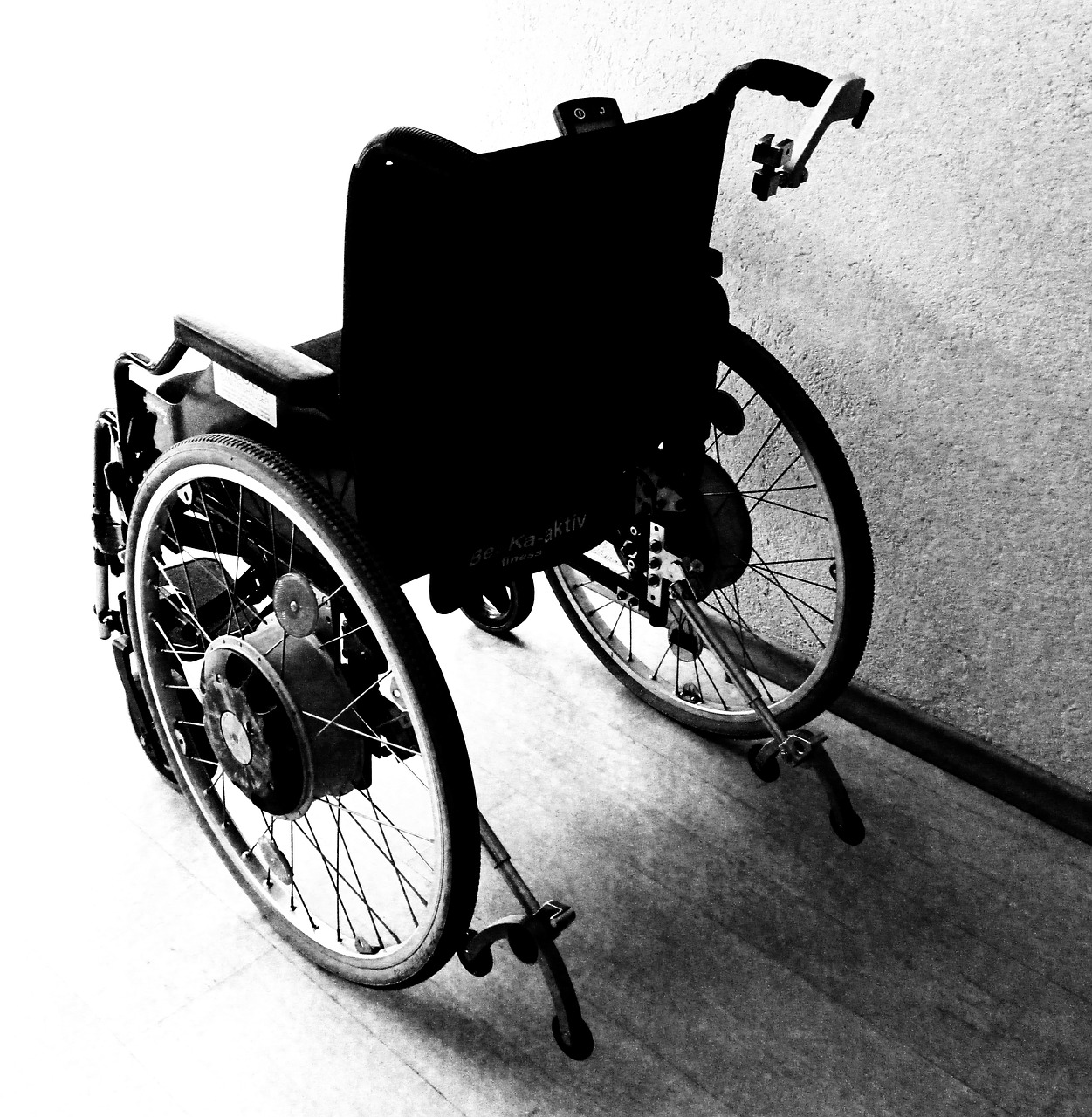 wheelchair disability accident free photo