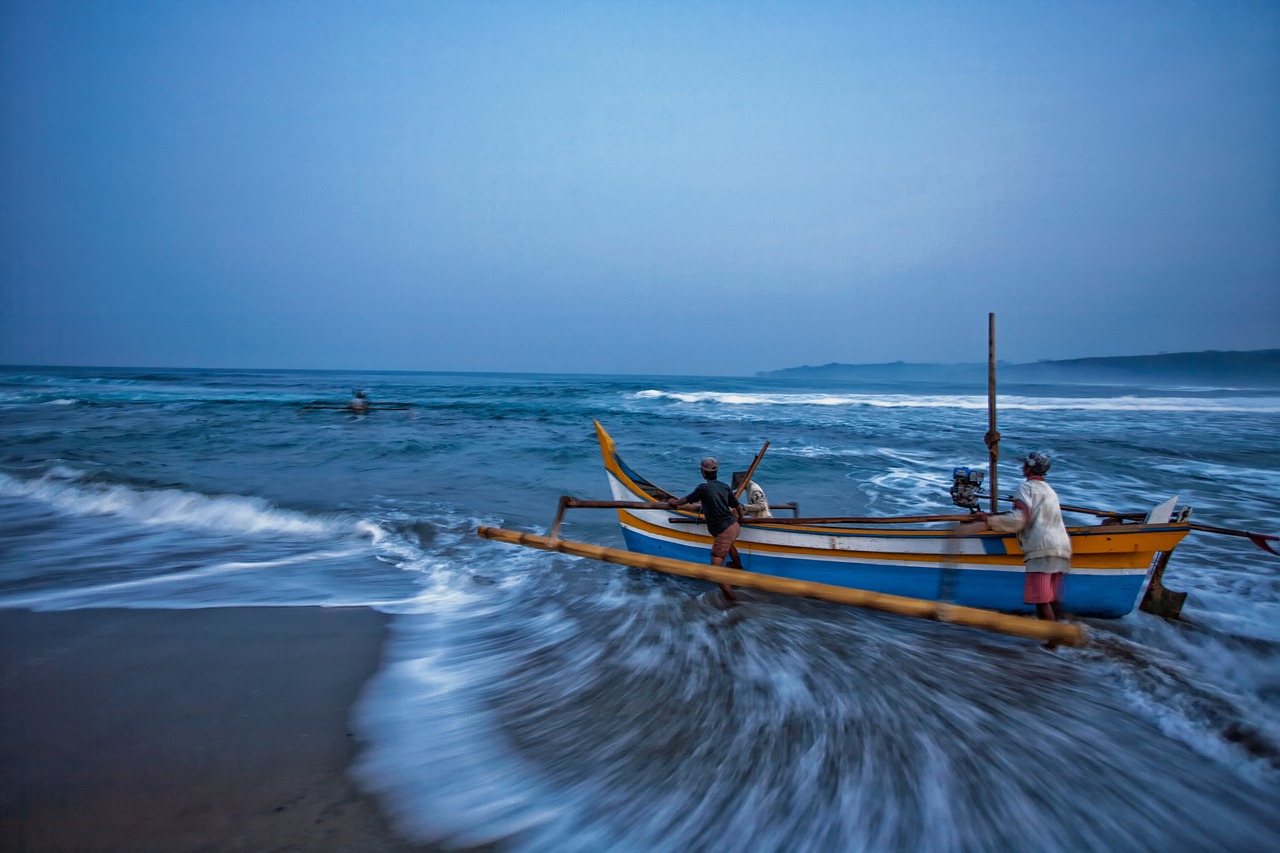 whether boat before sunrise free photo