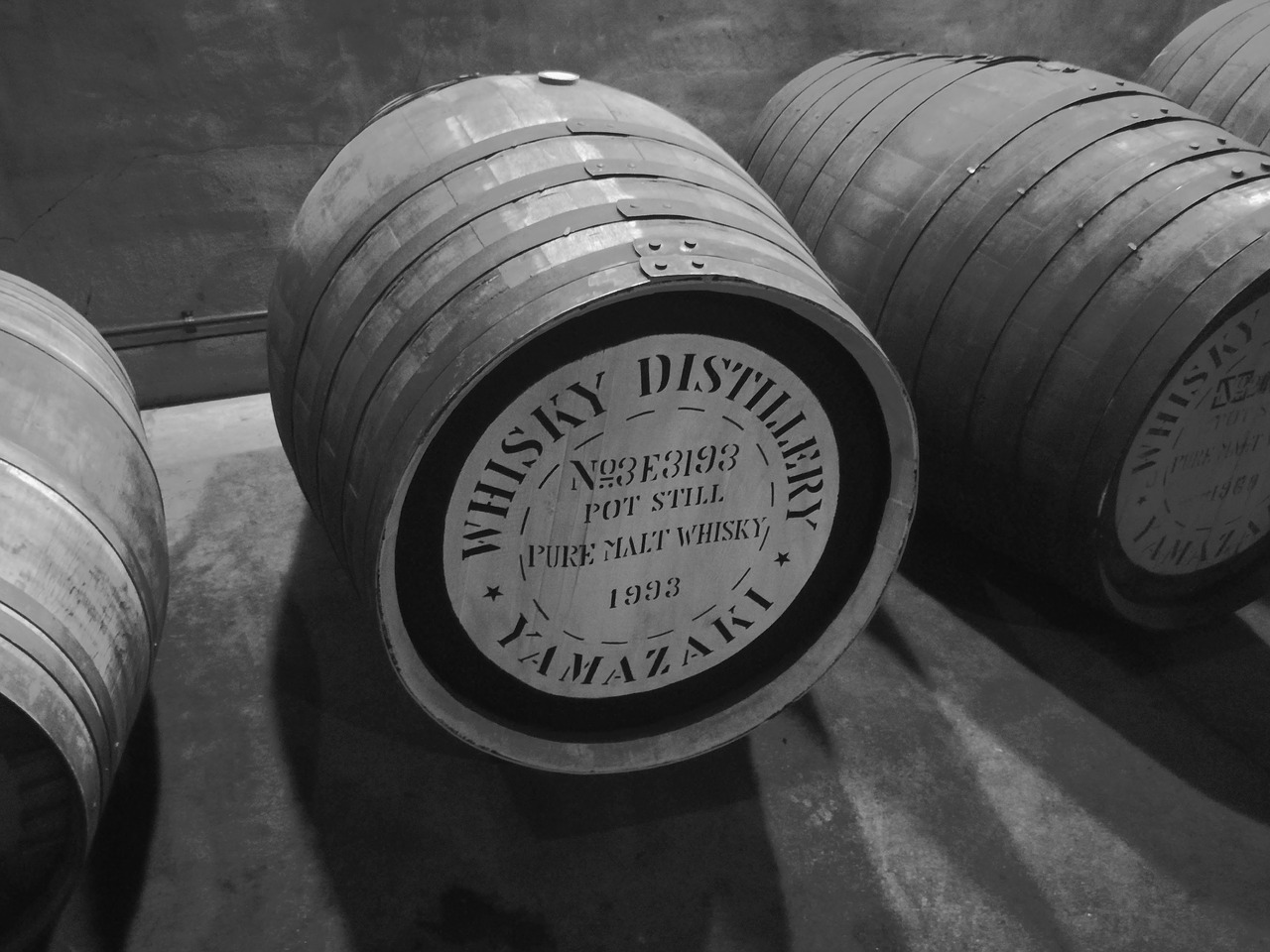 whiskey barrel wood free photo