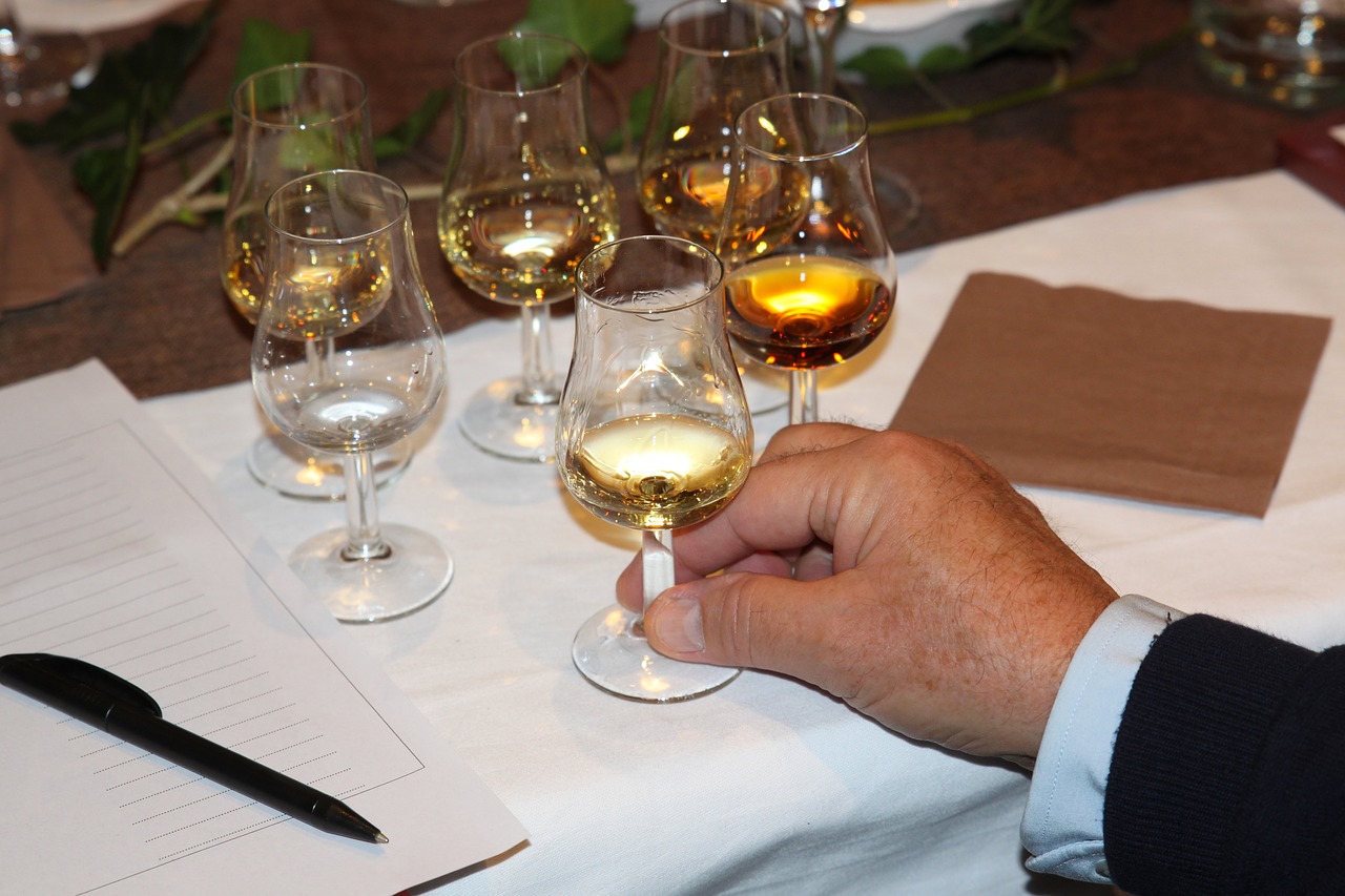 whisky pen tasting free photo