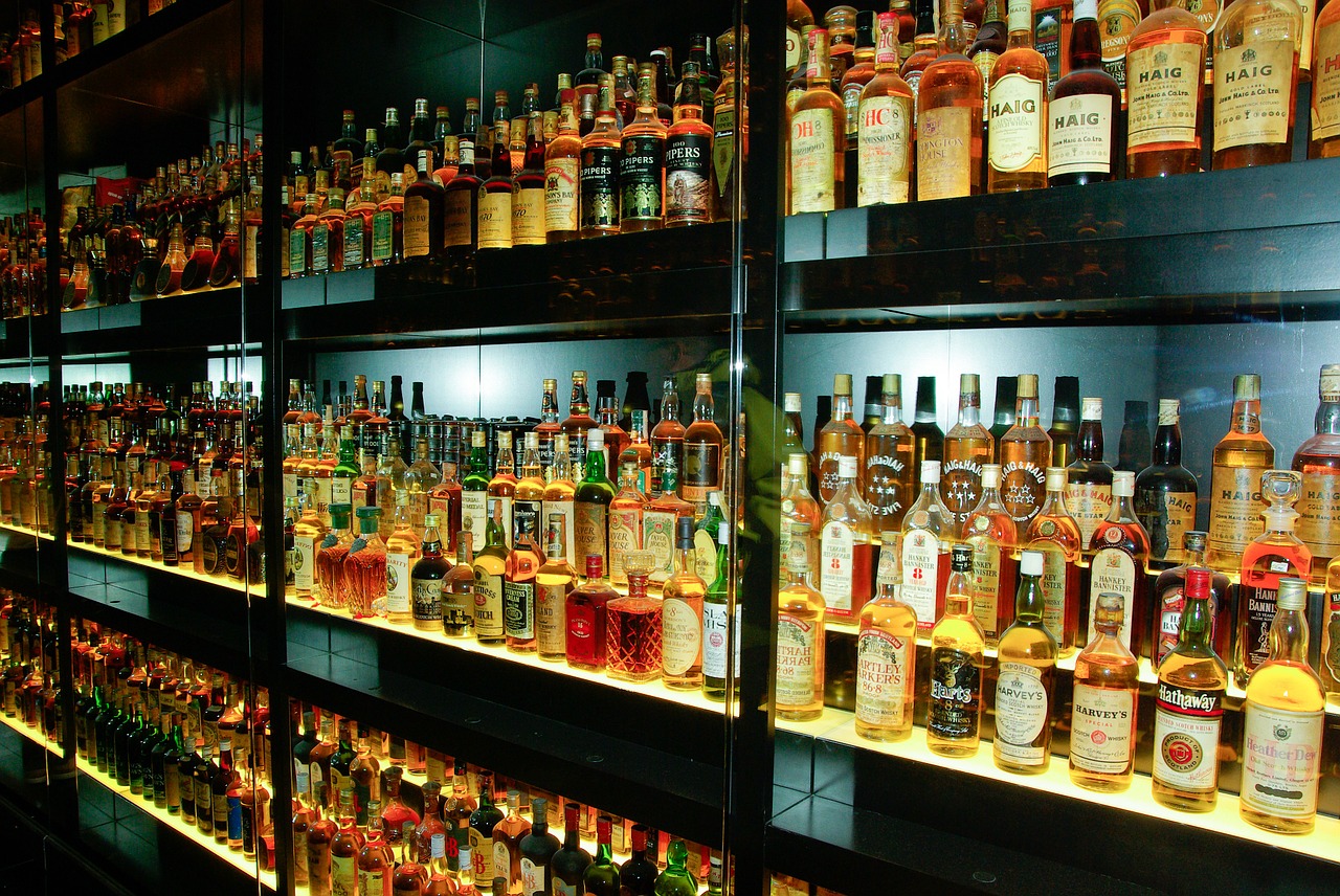 whisky alcohol bottles free photo
