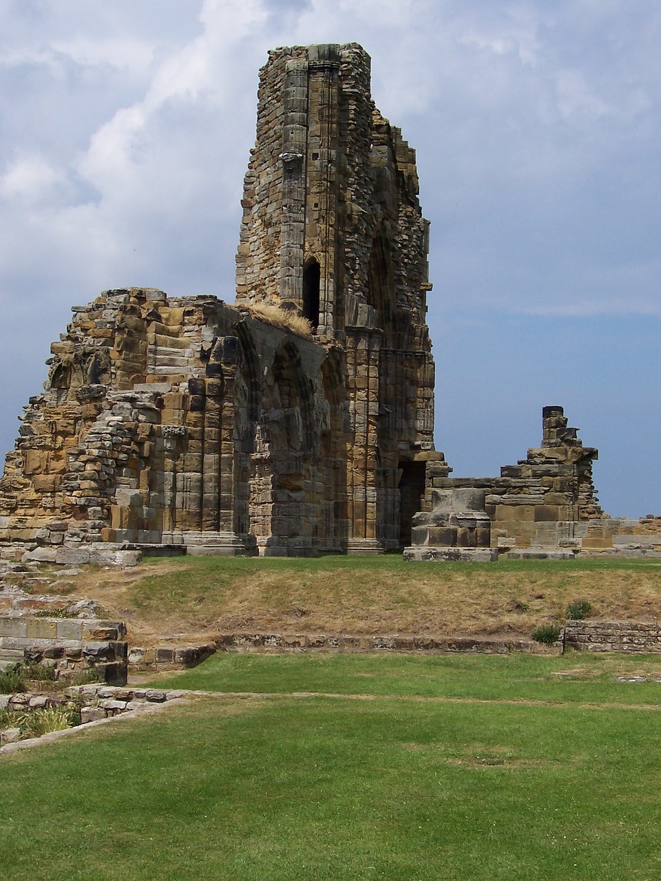 whitby yourshire ruins free photo