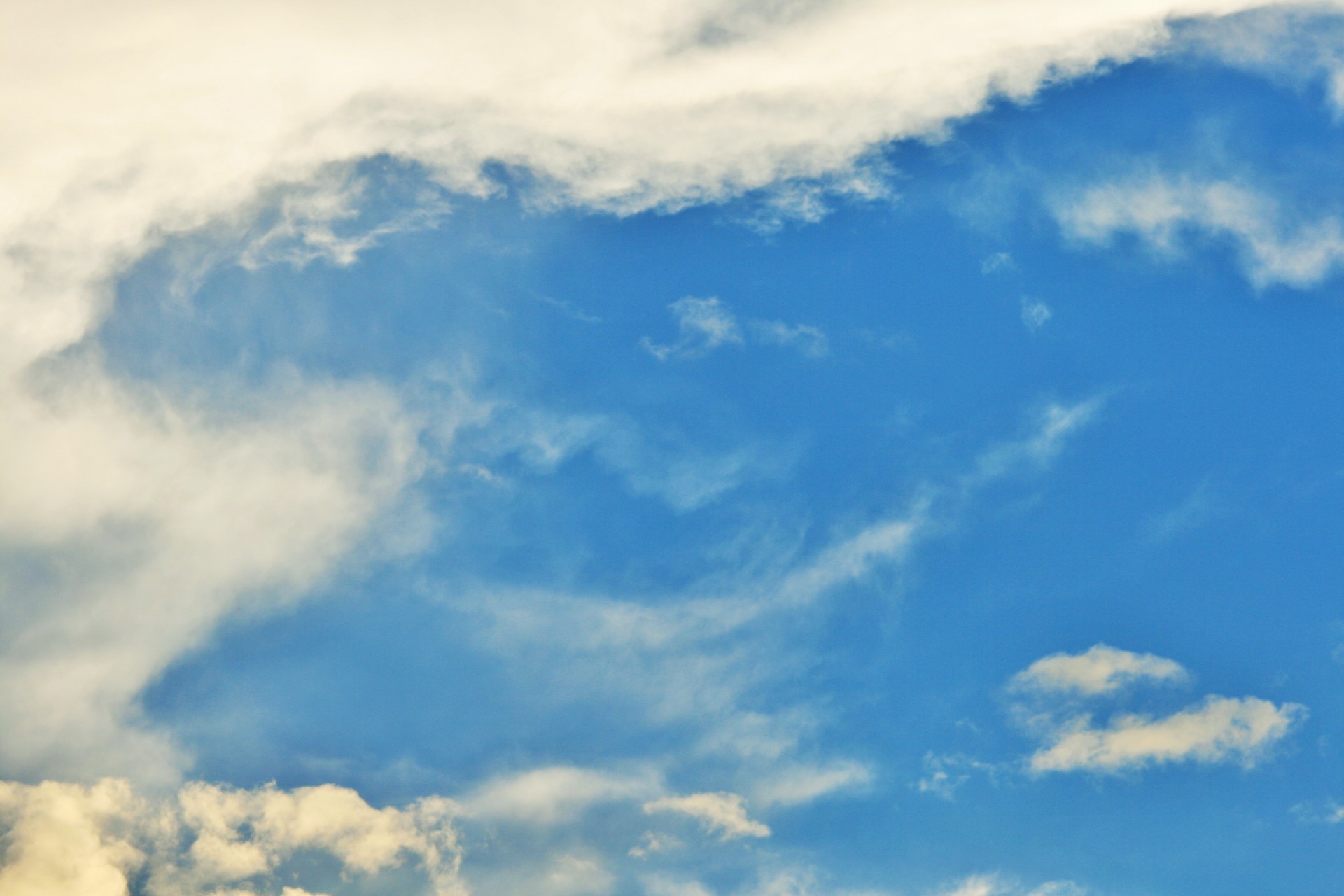 sky blue clouds free photo