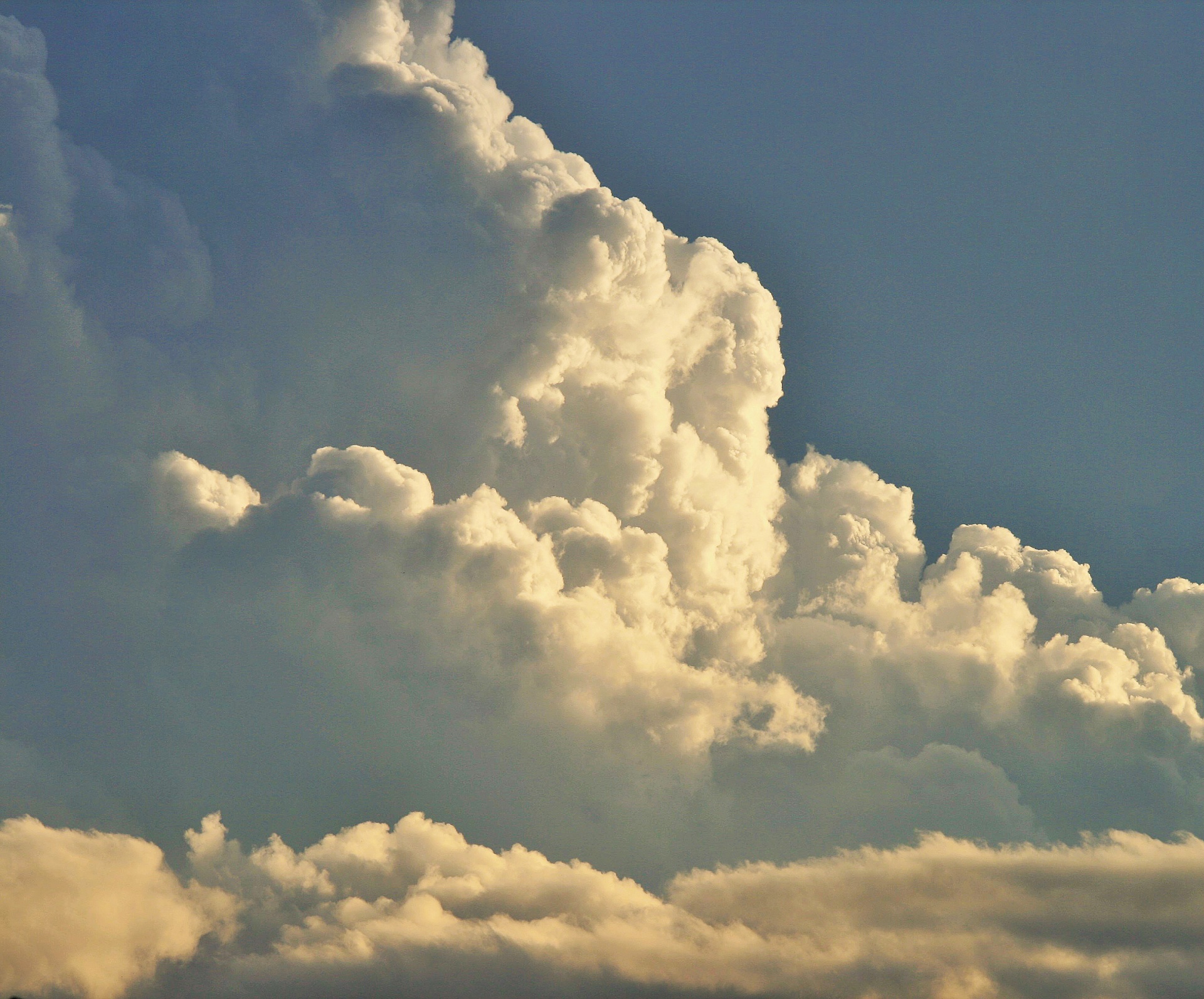 cloud tall bulky free photo