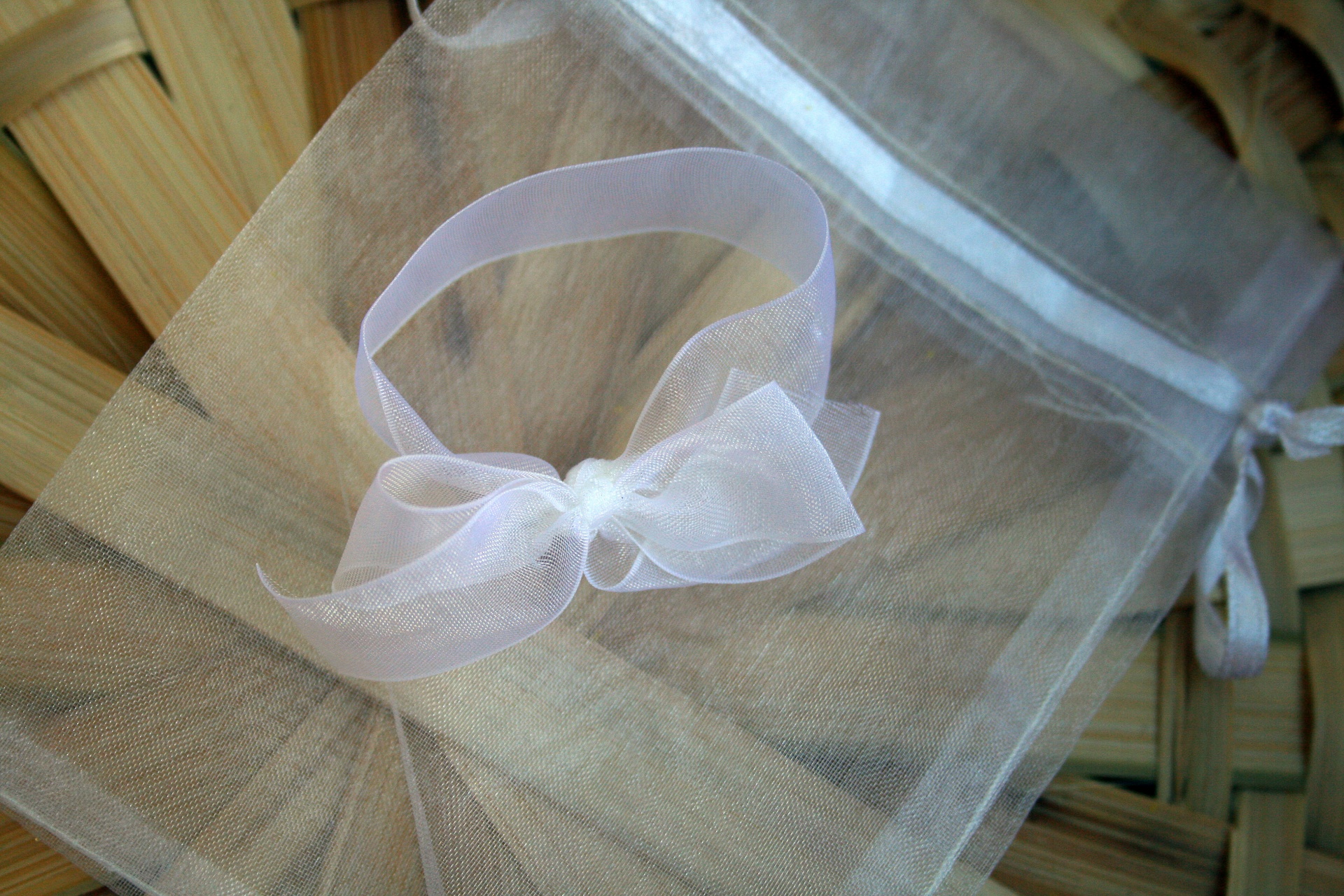 basket gift bag white free photo