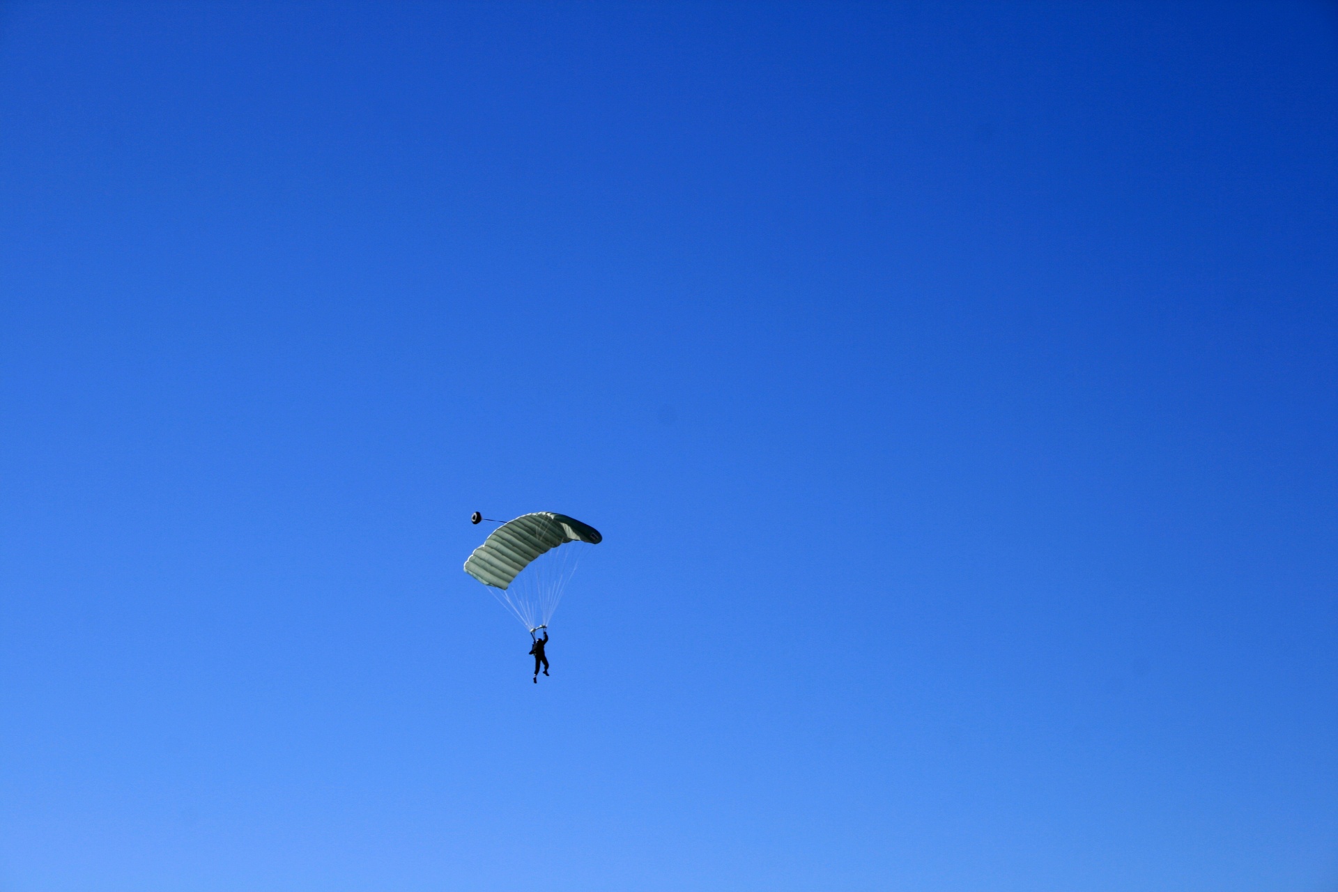 parachute descending open free photo