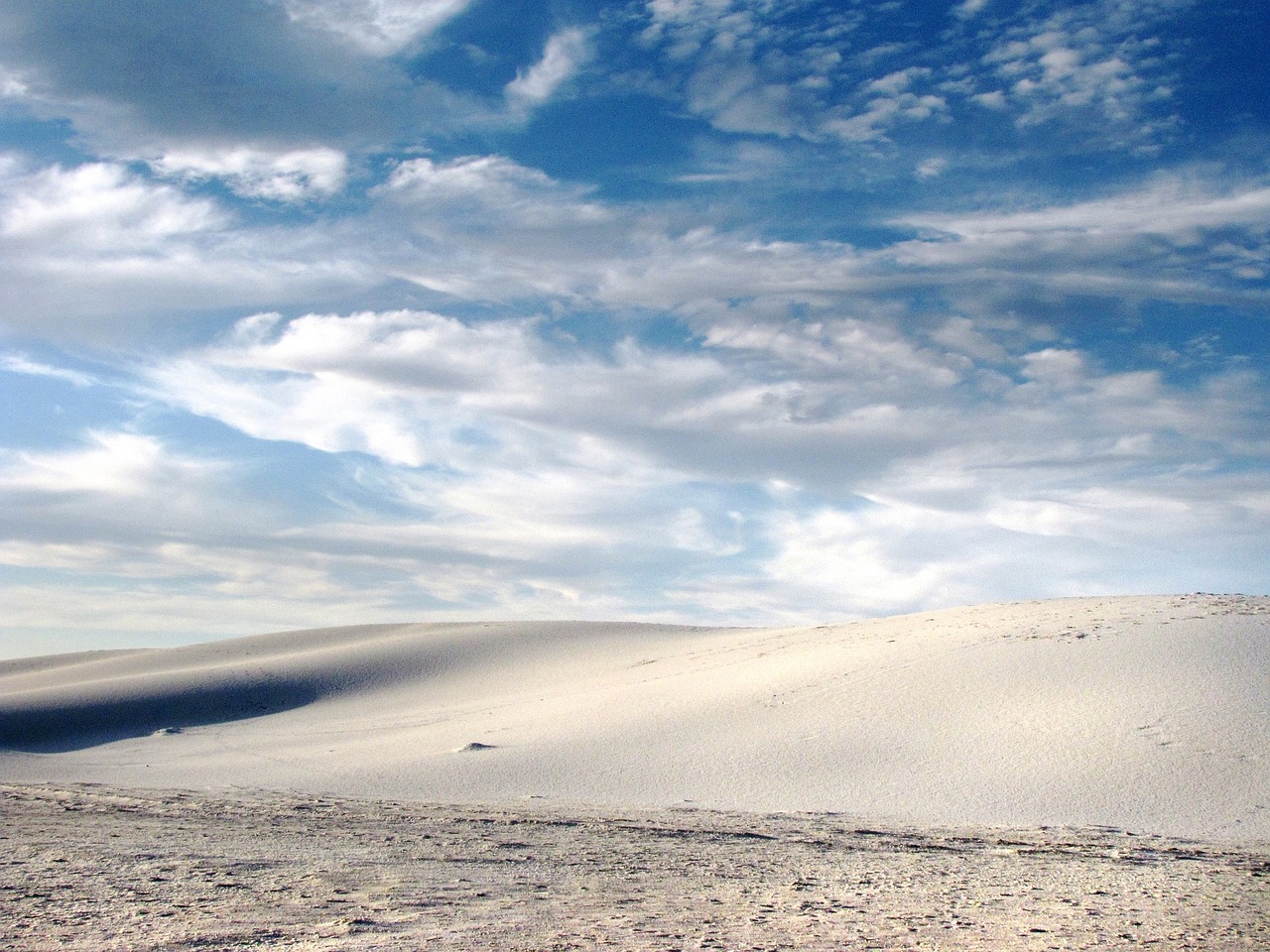 White sand dune with blue sky in desert 8070348 Stock Photo at Vecteezy
