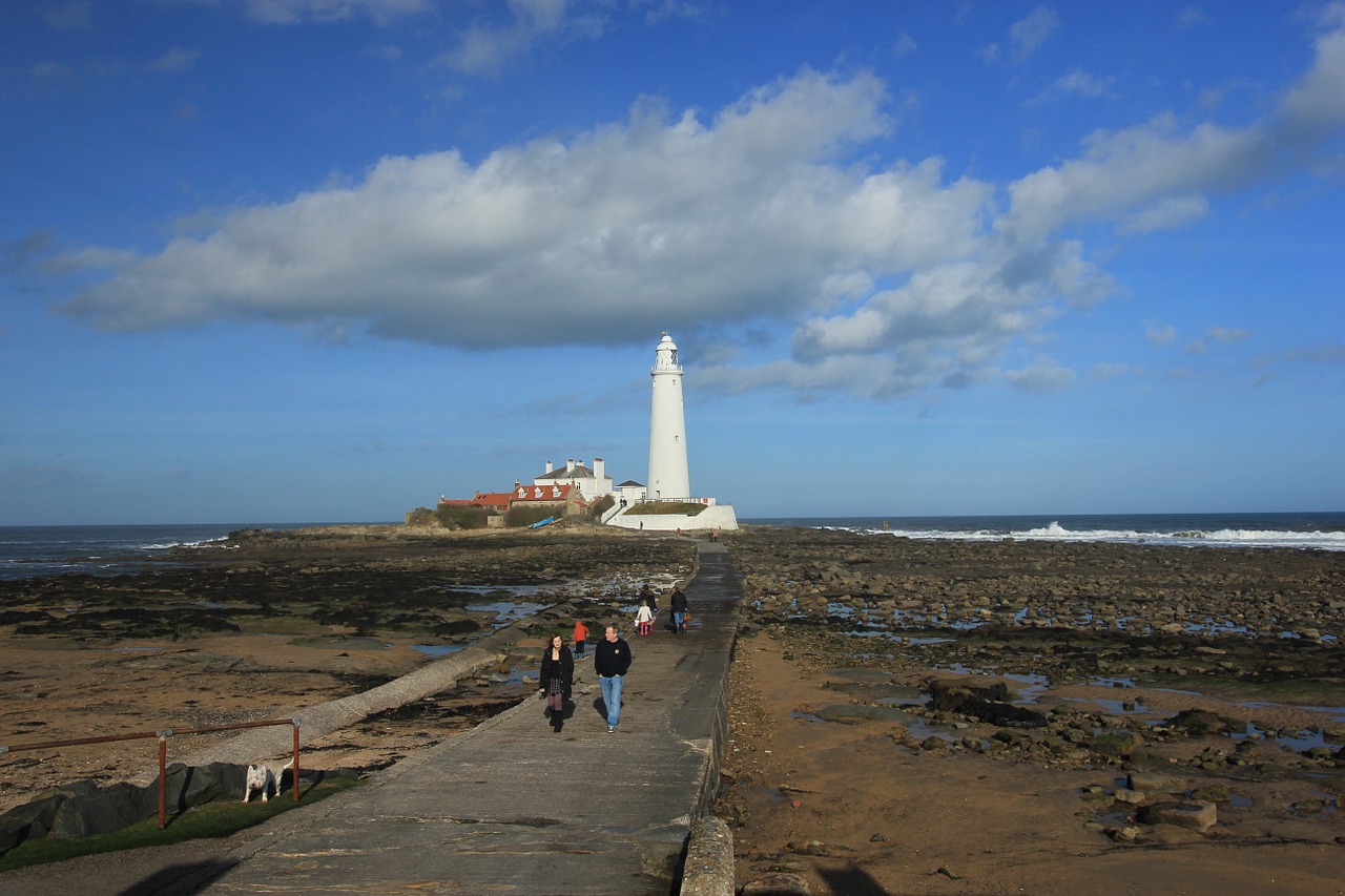 whitley bay lighthouse coast lighthouse free photo