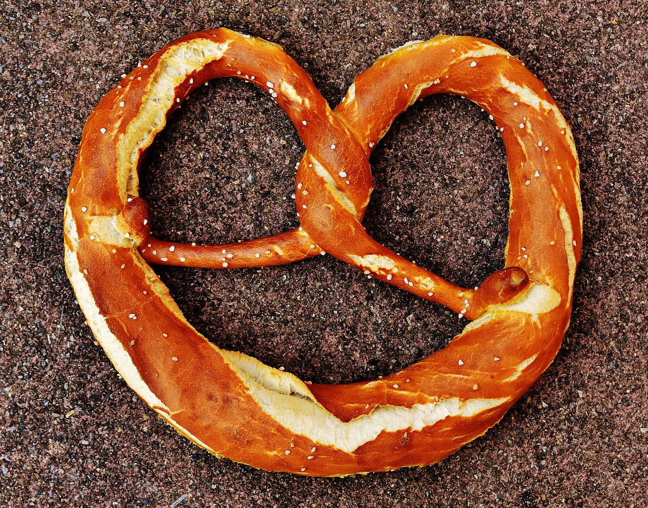 wiesnbreze breze pretzel free photo