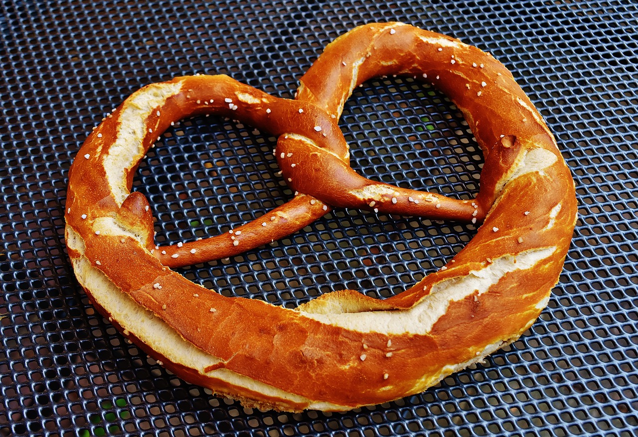 wiesnbreze breze pretzel free photo