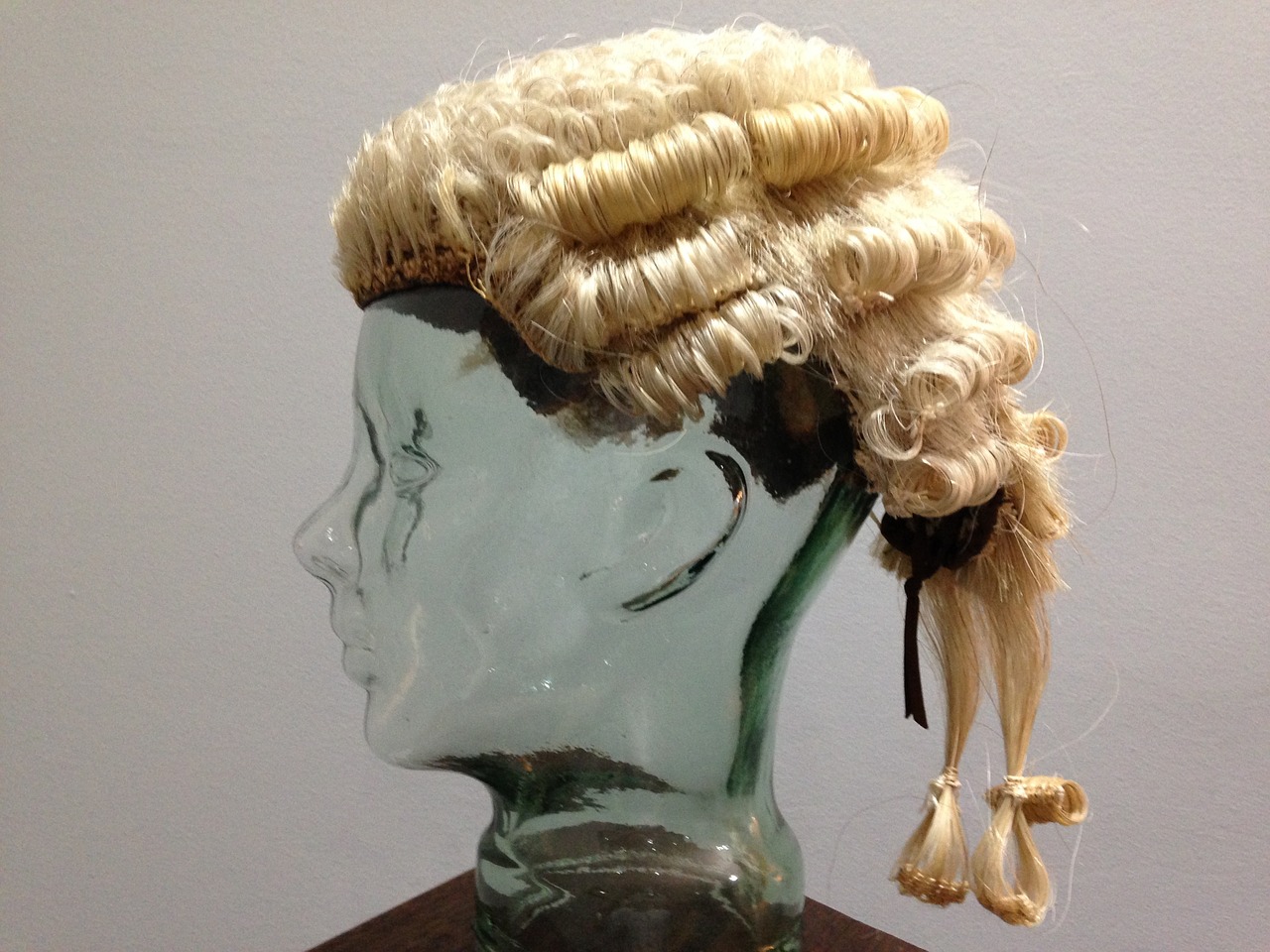 wig lawyer's legal free photo