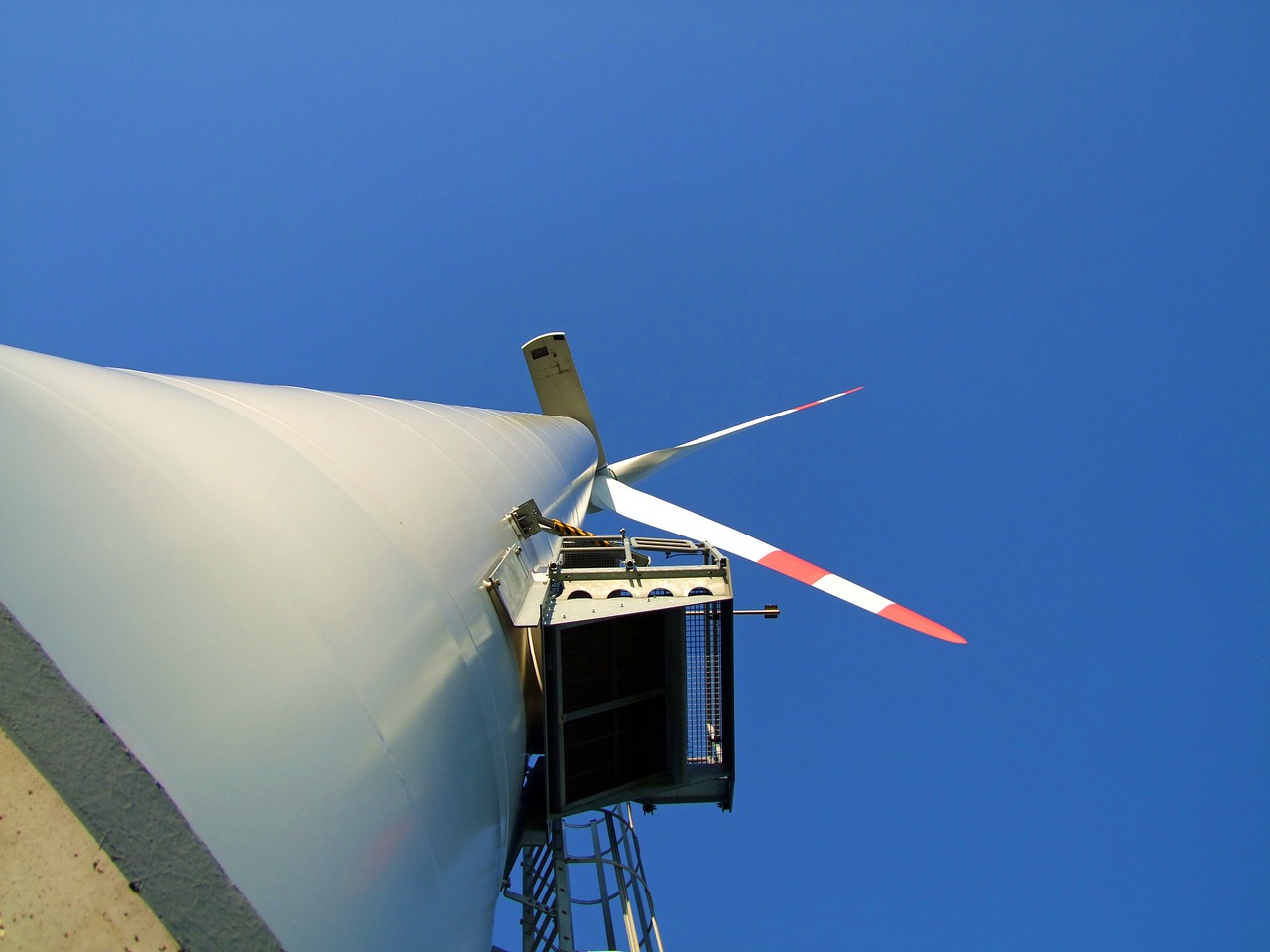 wind turbine large rotor blades free photo