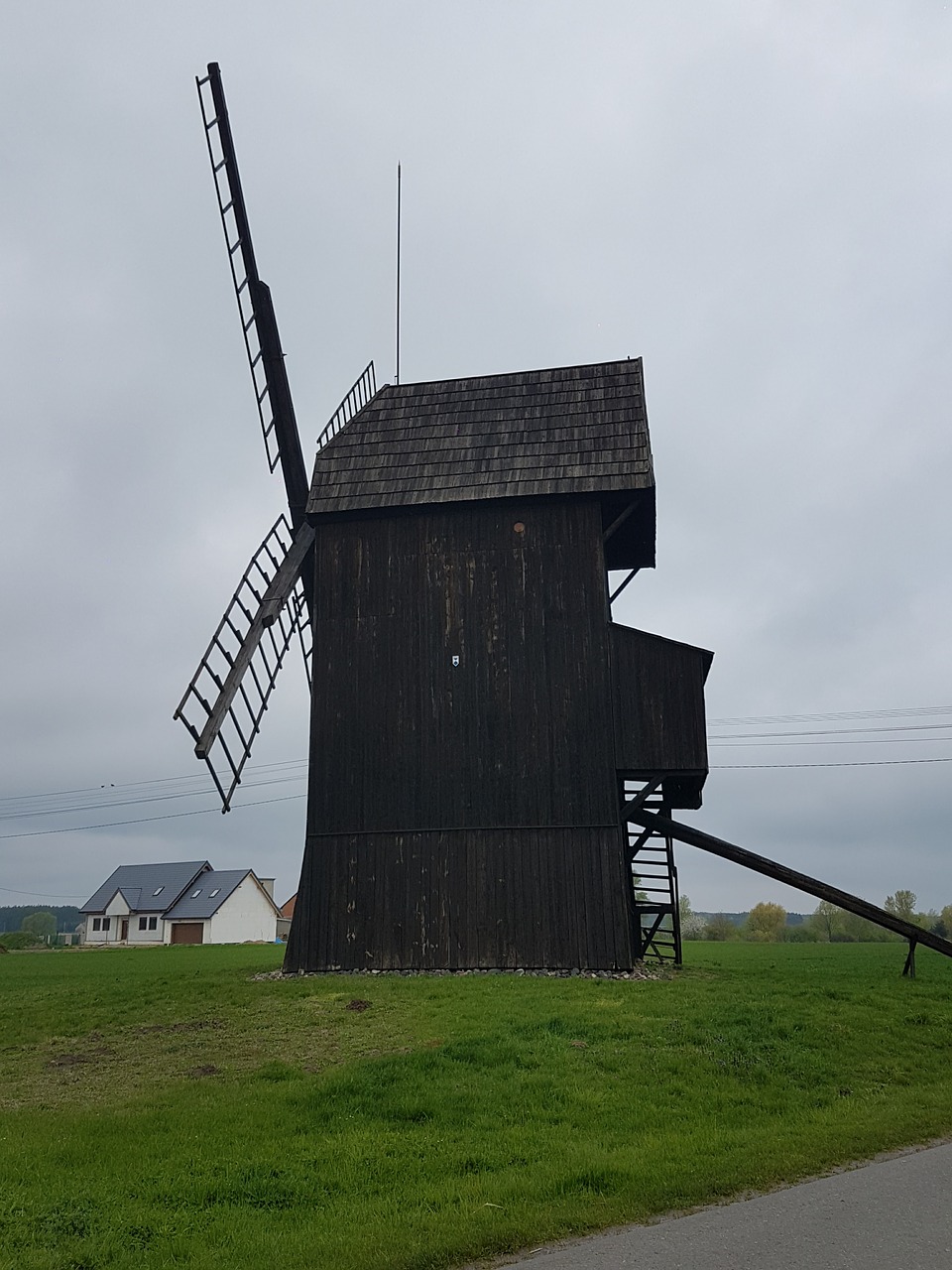 windmill monument old buildings free photo