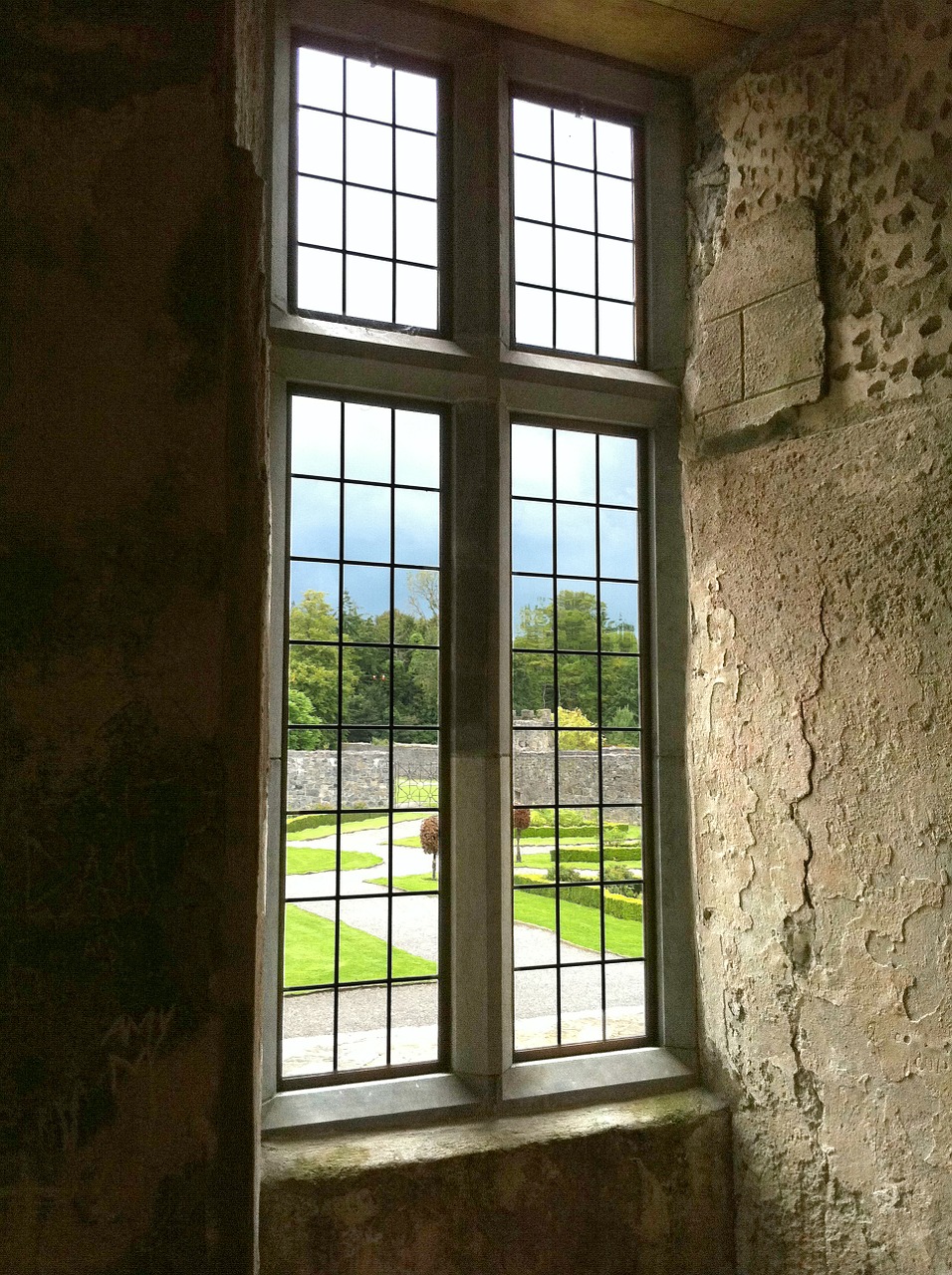 window garden castle free photo