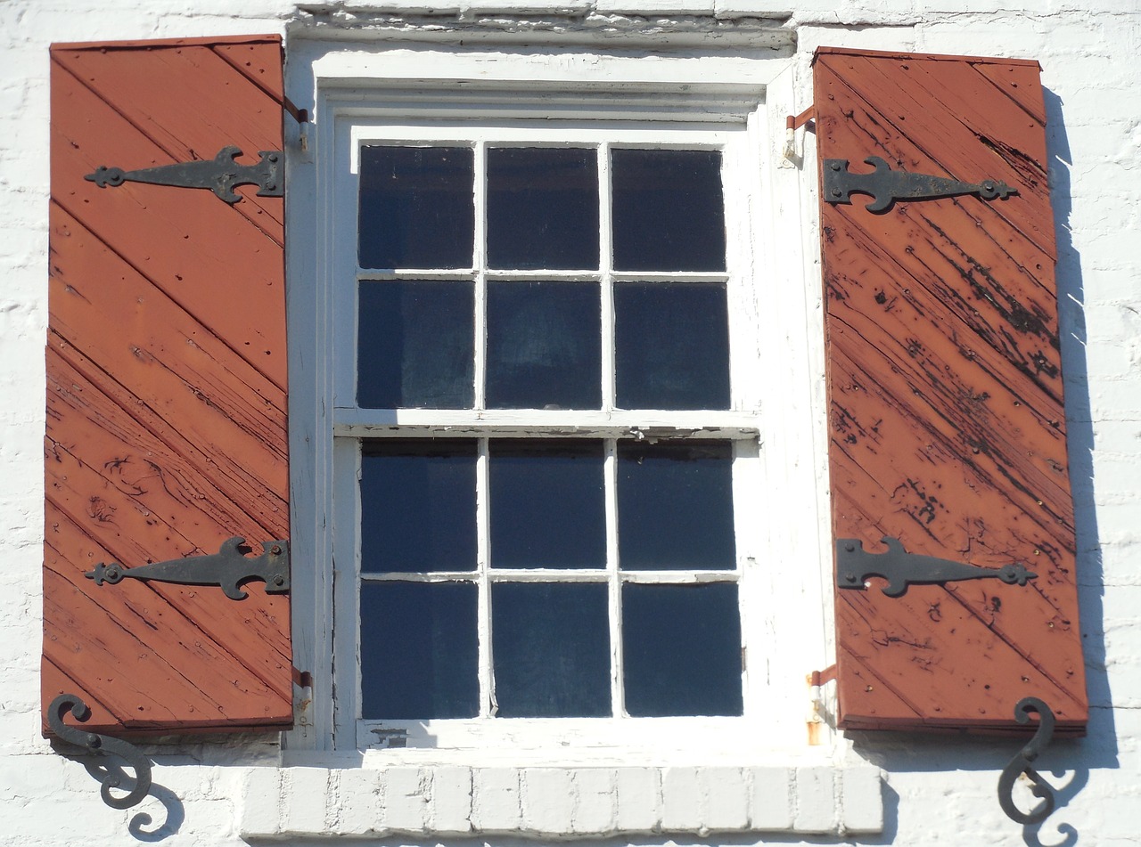 window shutters home free photo