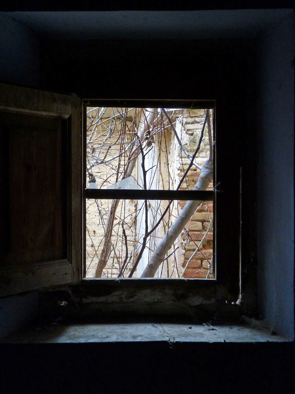 window abandoned symbol free photo