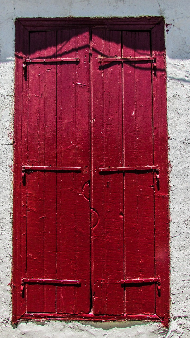 window wooden red free photo