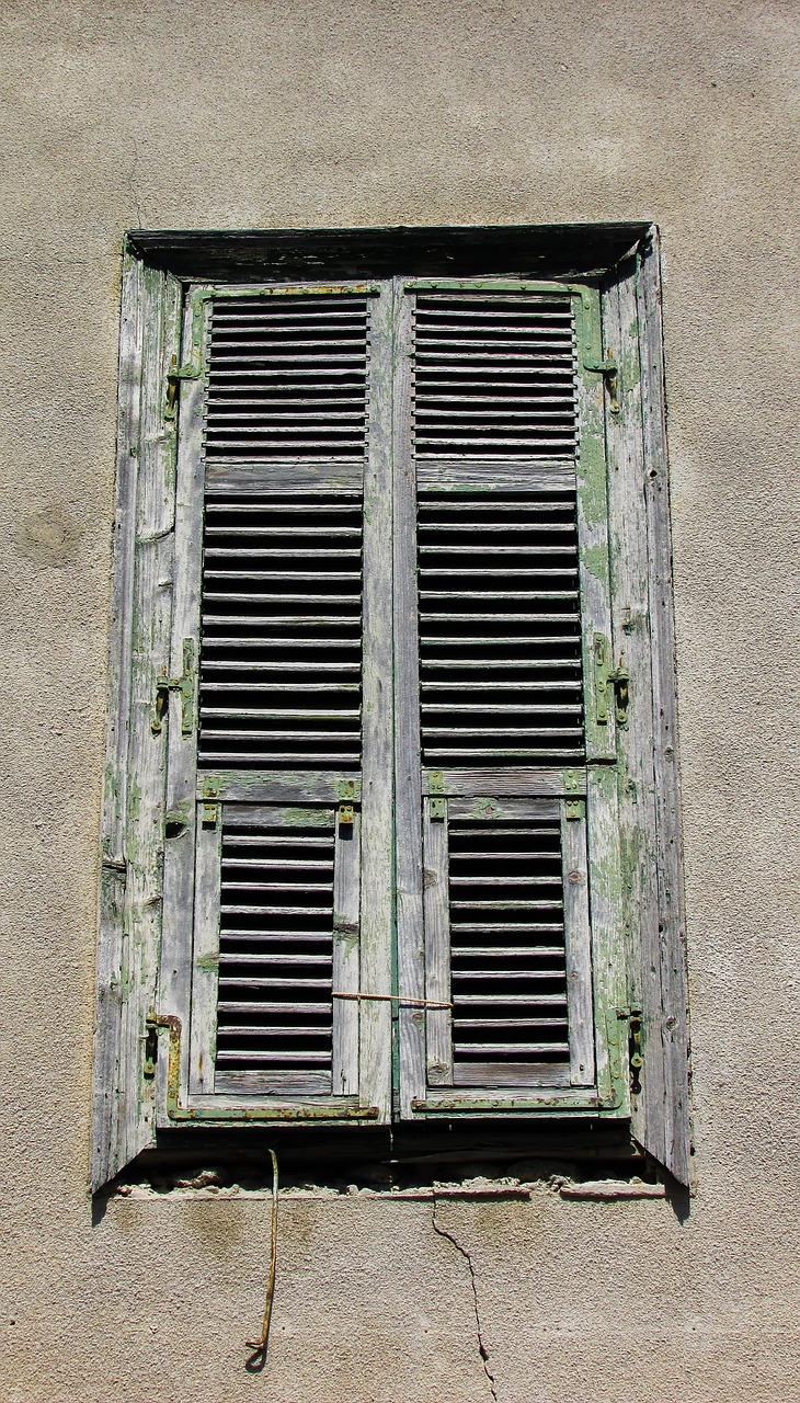 window old weathered free photo