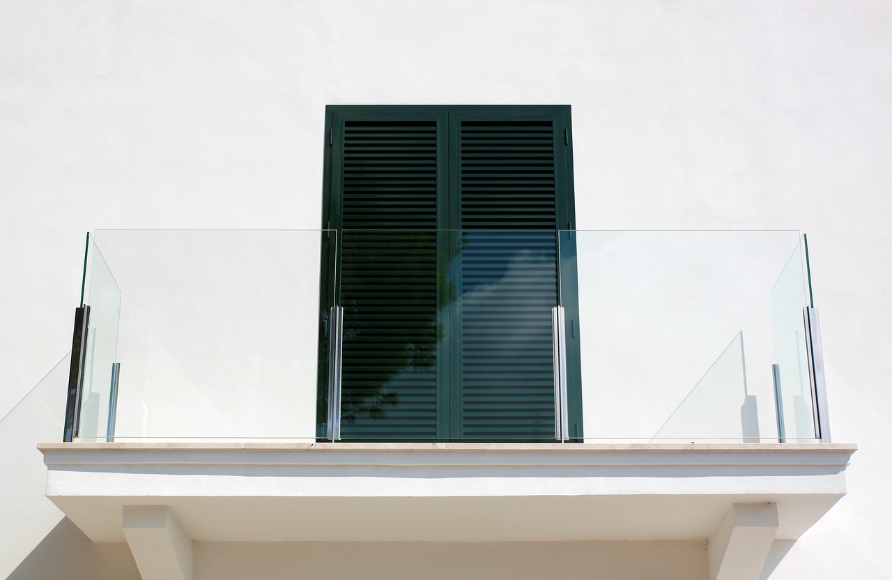 window balcony modern free photo