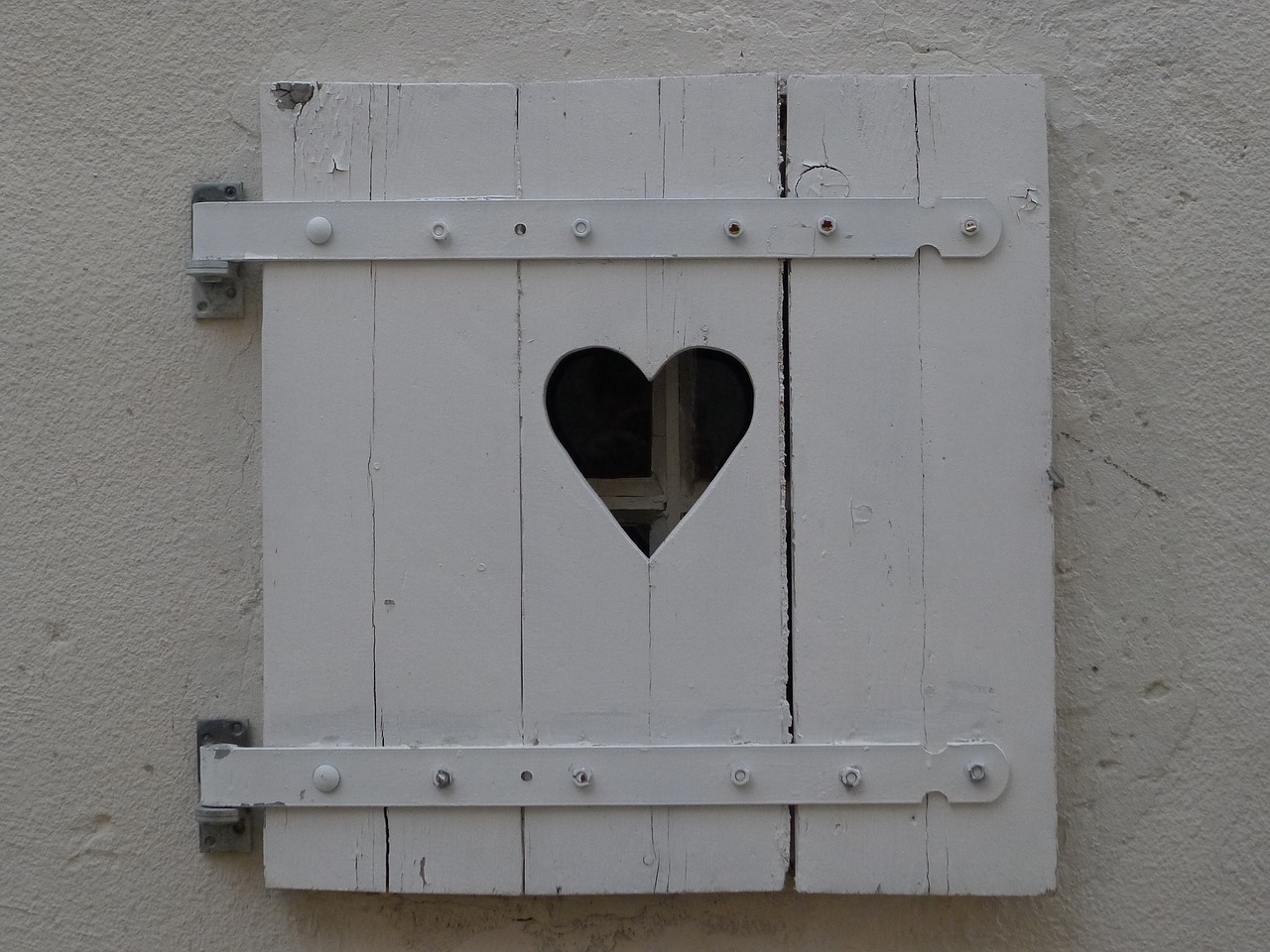 window heart love free photo