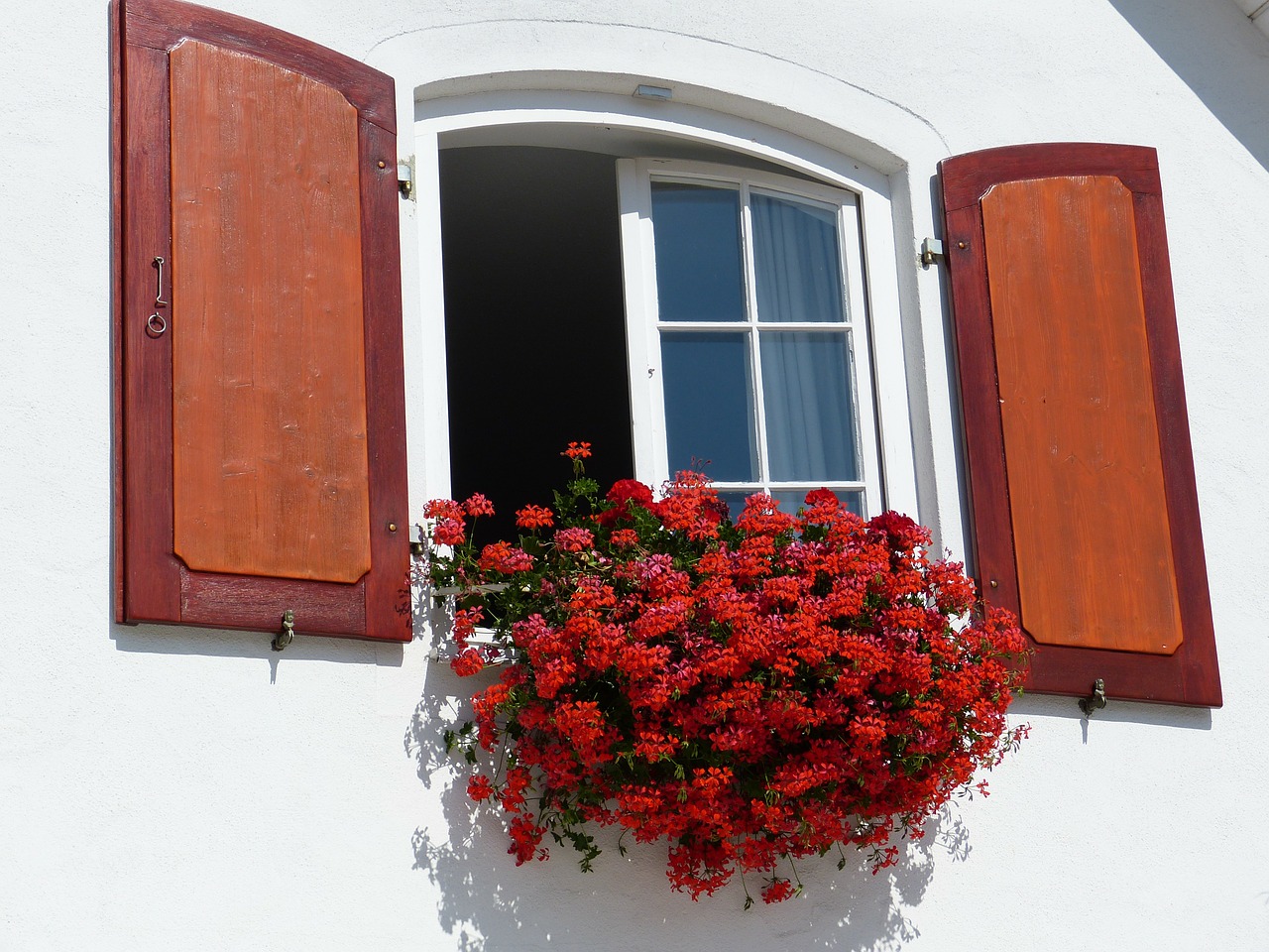 window shutters home free photo