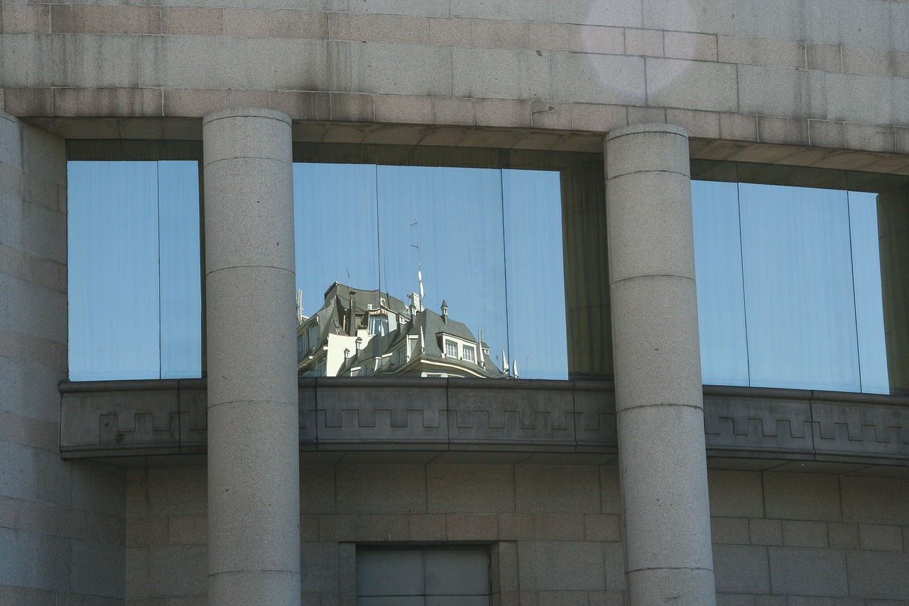 window facade mirroring free photo