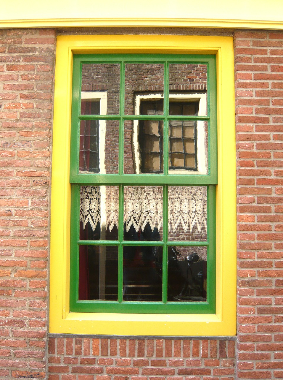 window amsterdam yellow free photo