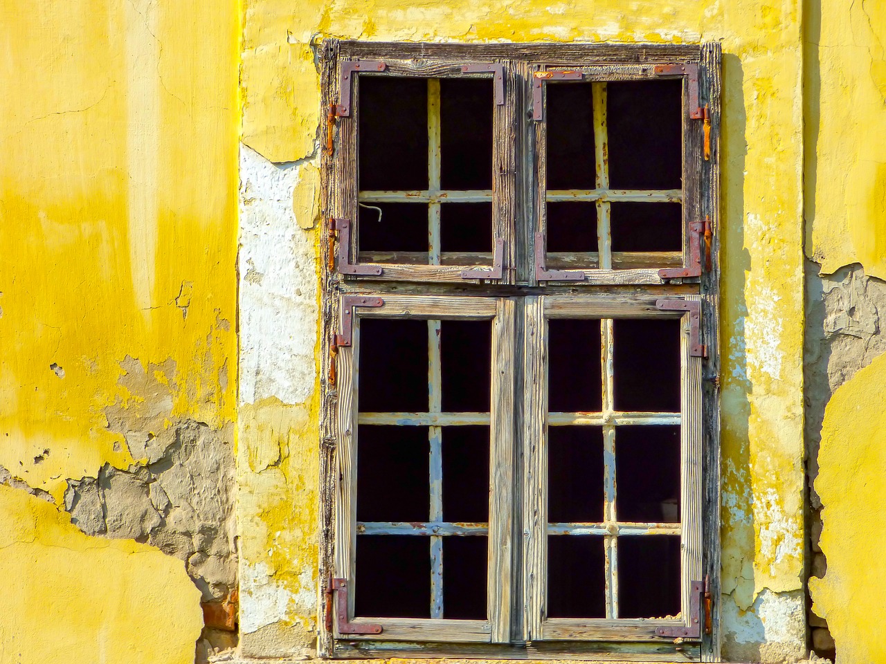 window building old house free photo
