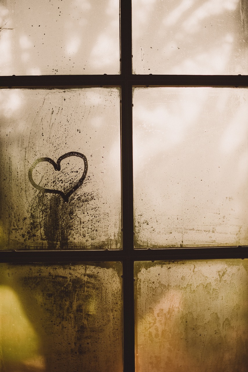 window heart drawing free photo