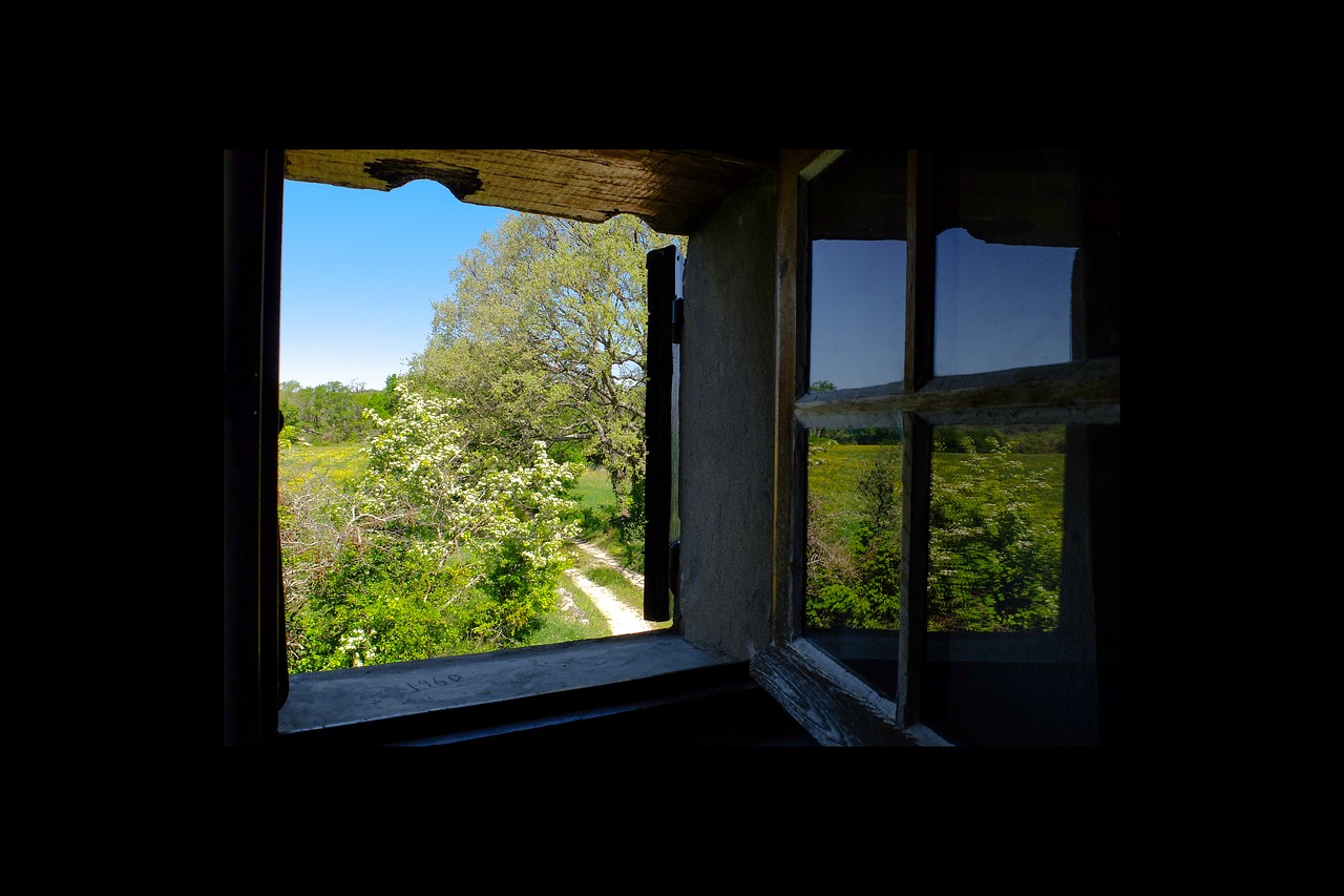 window opening ancient free photo