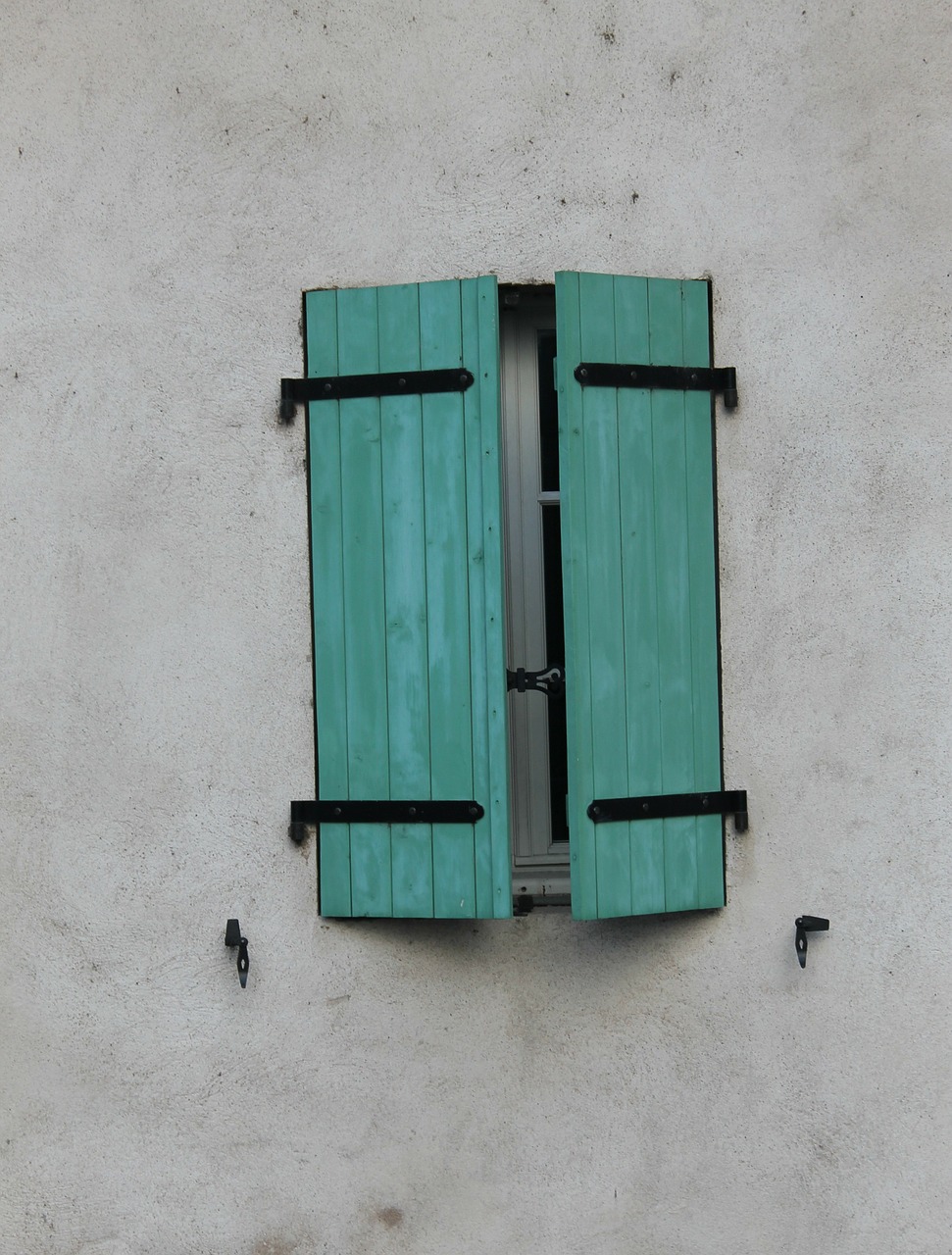 window closed shutters free photo