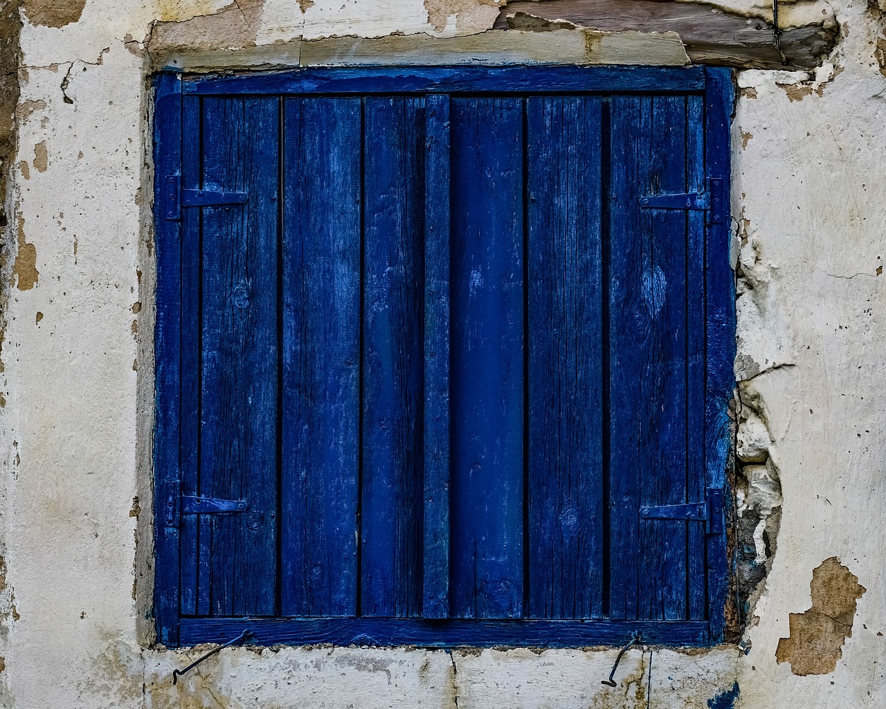 window old weathered free photo