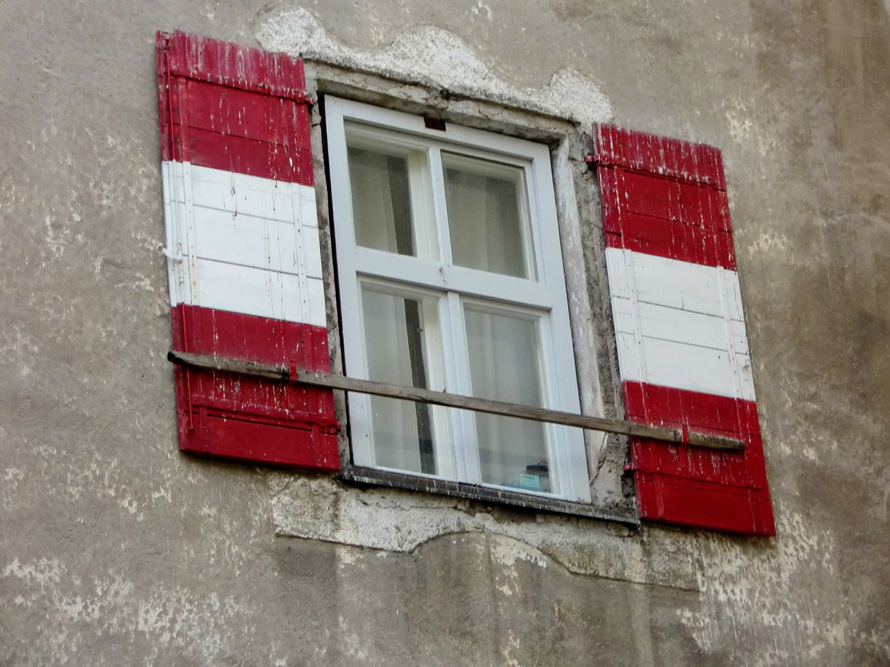 window shutter red free photo