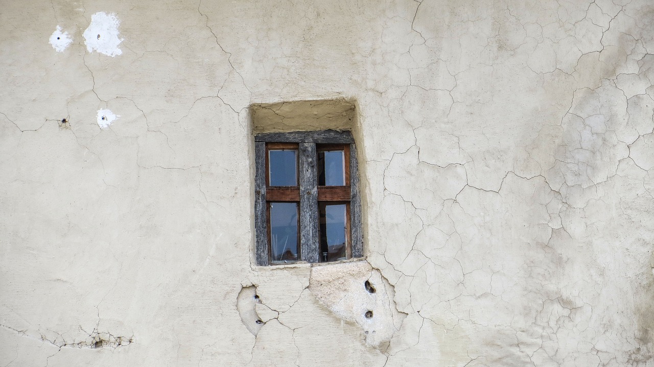 window  house facade  old free photo