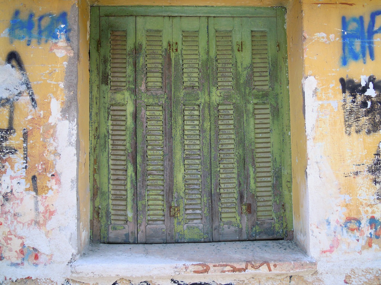 window shutters wooden free photo