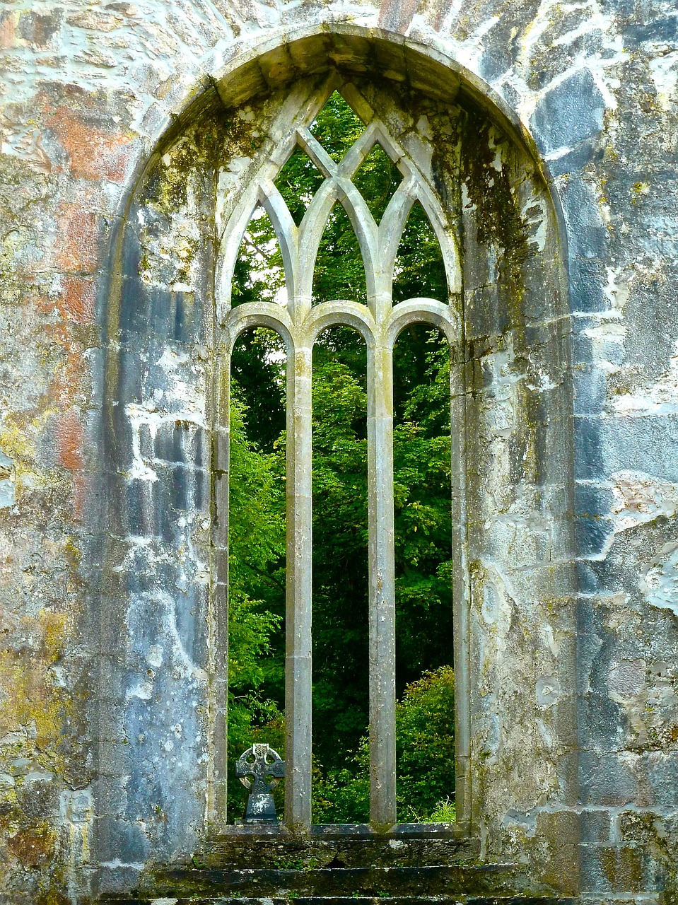 window cathedral outlook free photo