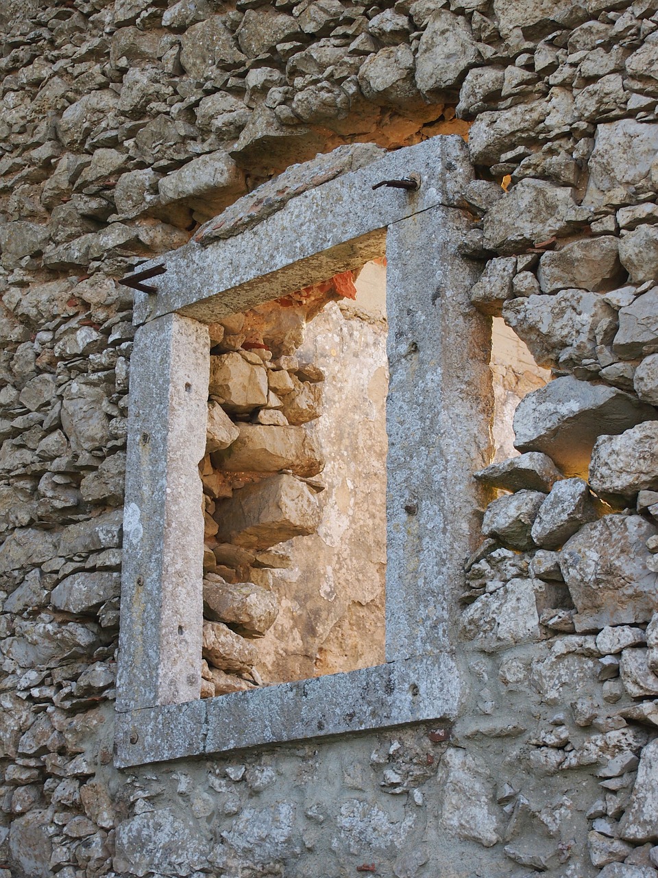 window stone cabo espichel free photo