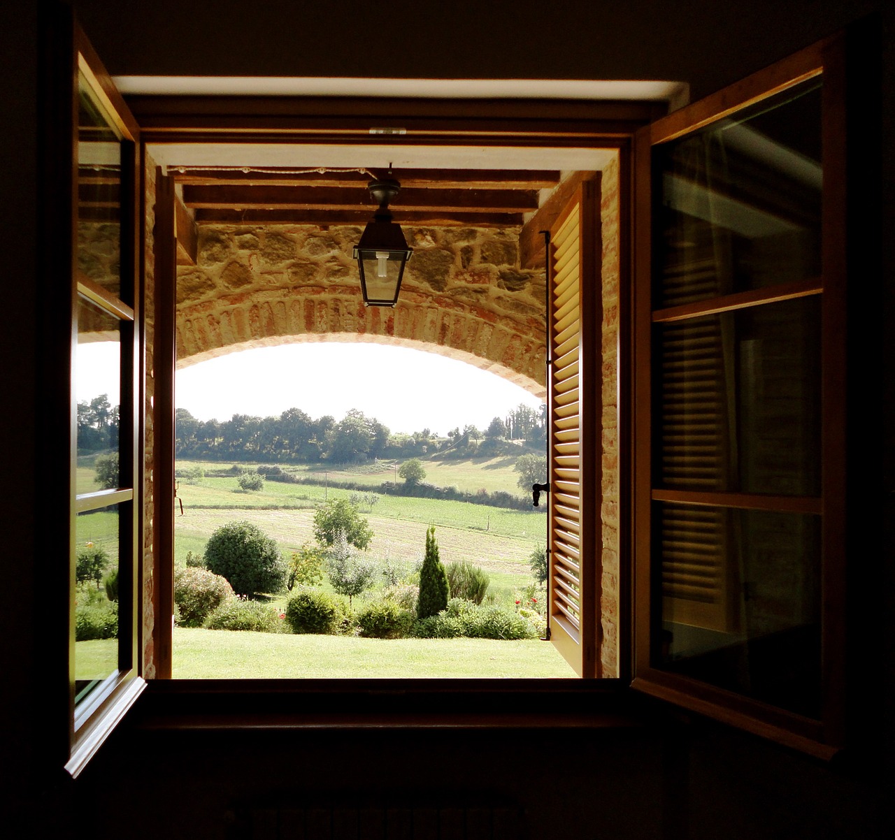 window view tuscany free photo