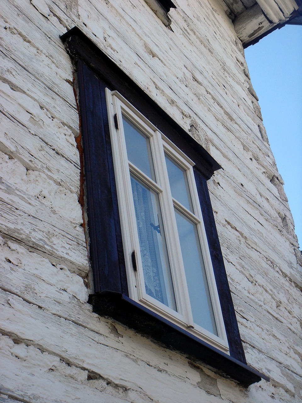 window old house free photo