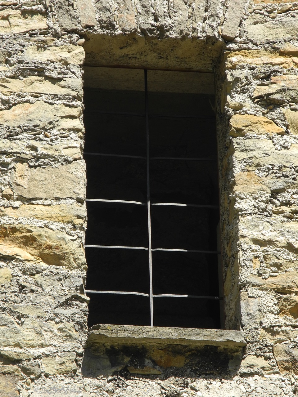 window castle stone free photo