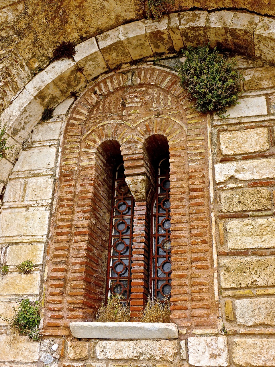 window classic brickwork free photo