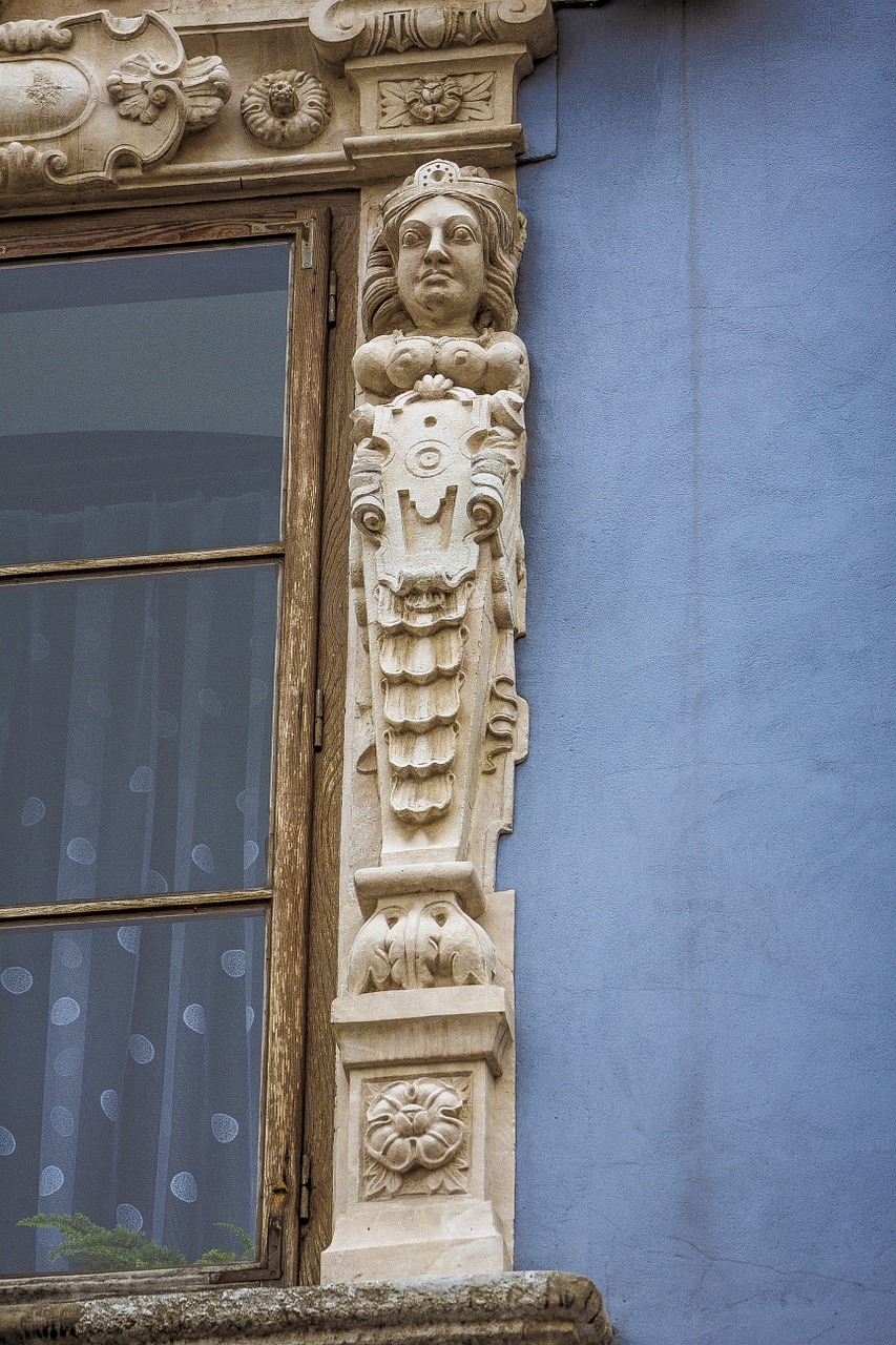 window sculpture lublin free photo