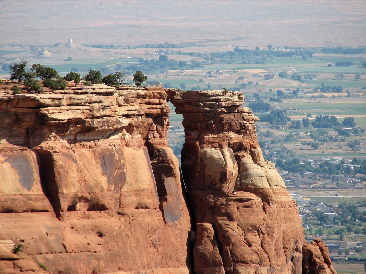 window rock scenic colorado national monument free photo