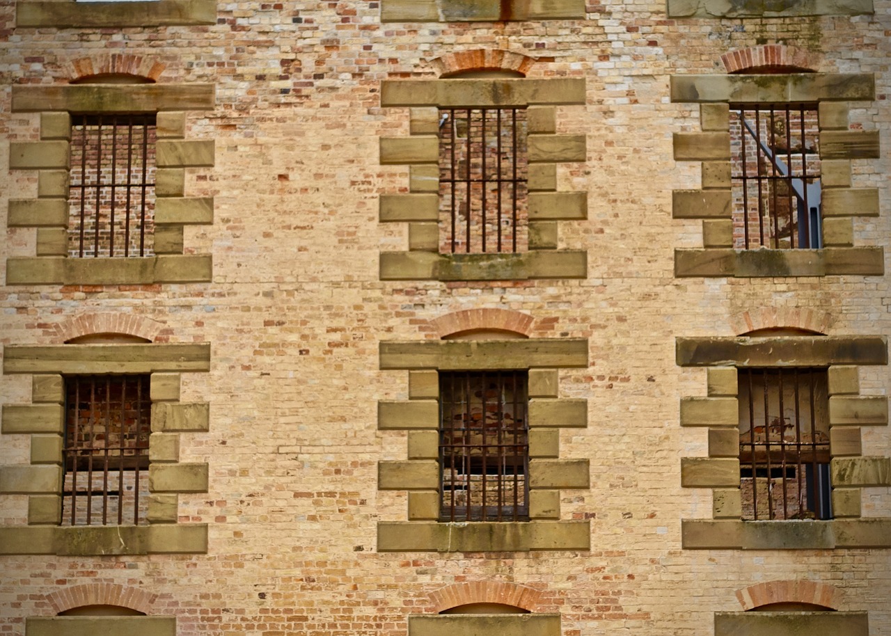 windows sandstone architecture free photo