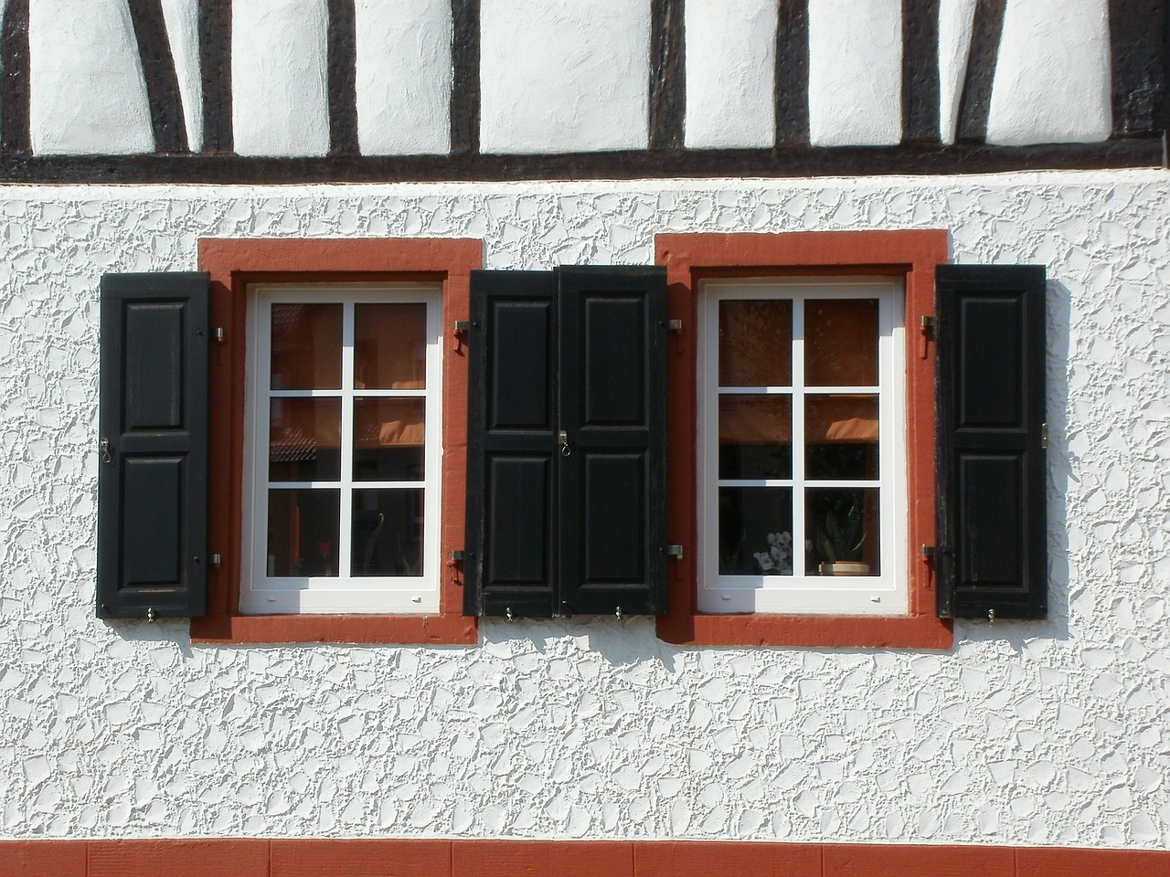 windows shutters st leon free photo