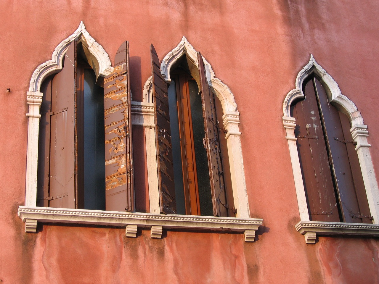 windows venice old free photo