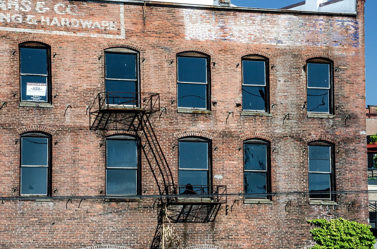 windows and wall  brick wall  windows free photo