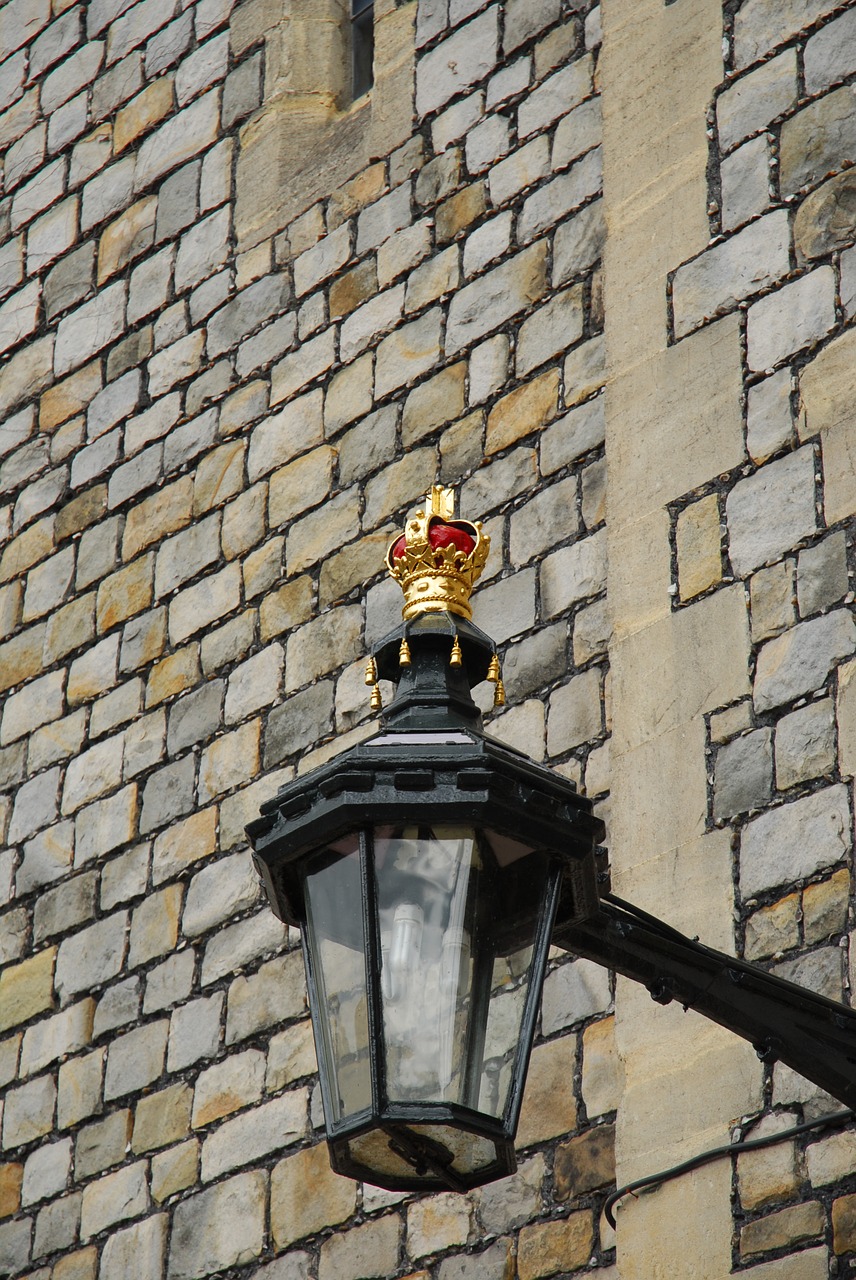 windsor castle lamp crown free photo