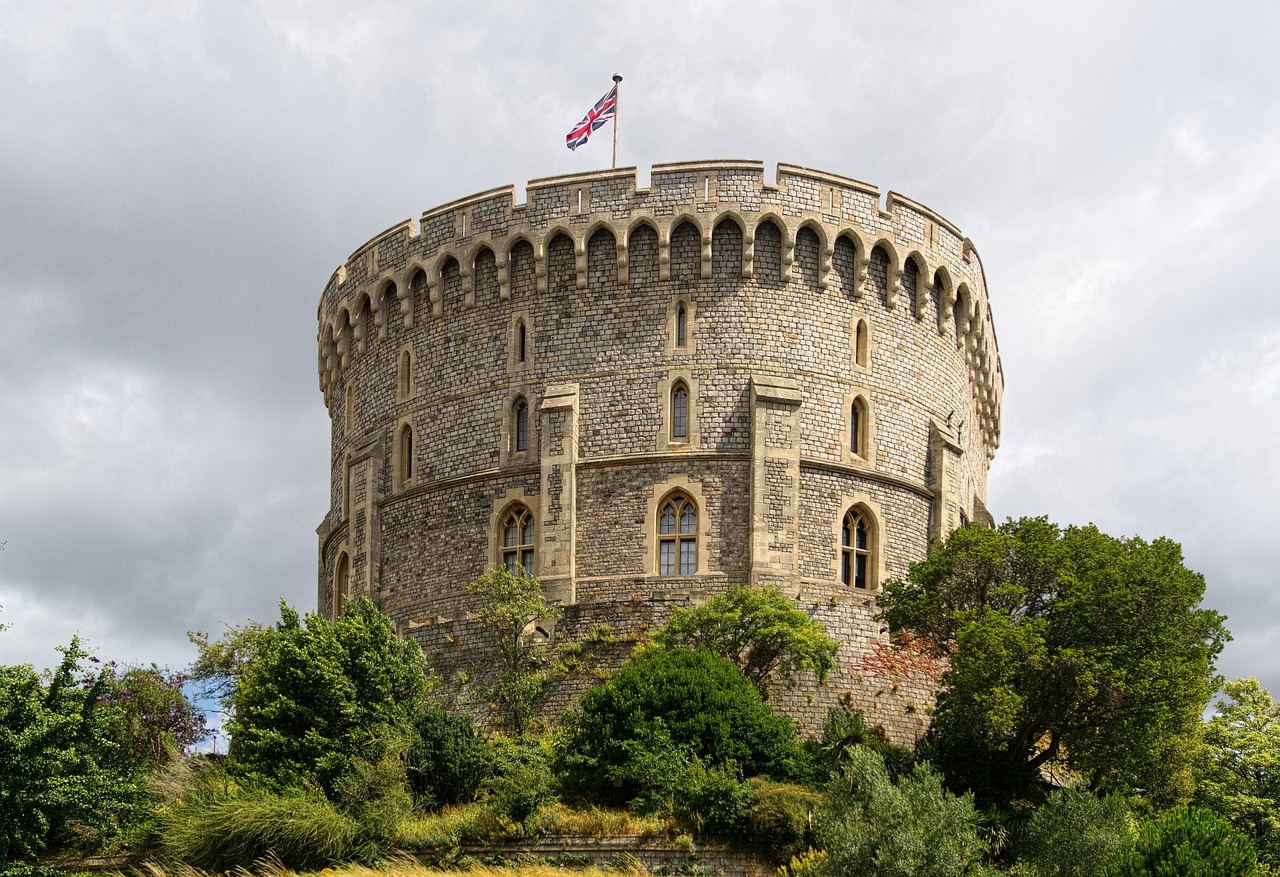windsor castle  castle  england free photo