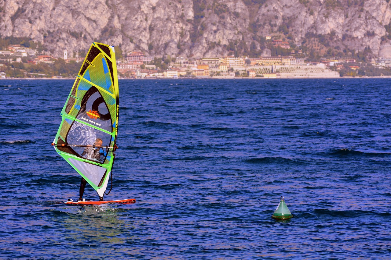 windsurfing vela lake free photo